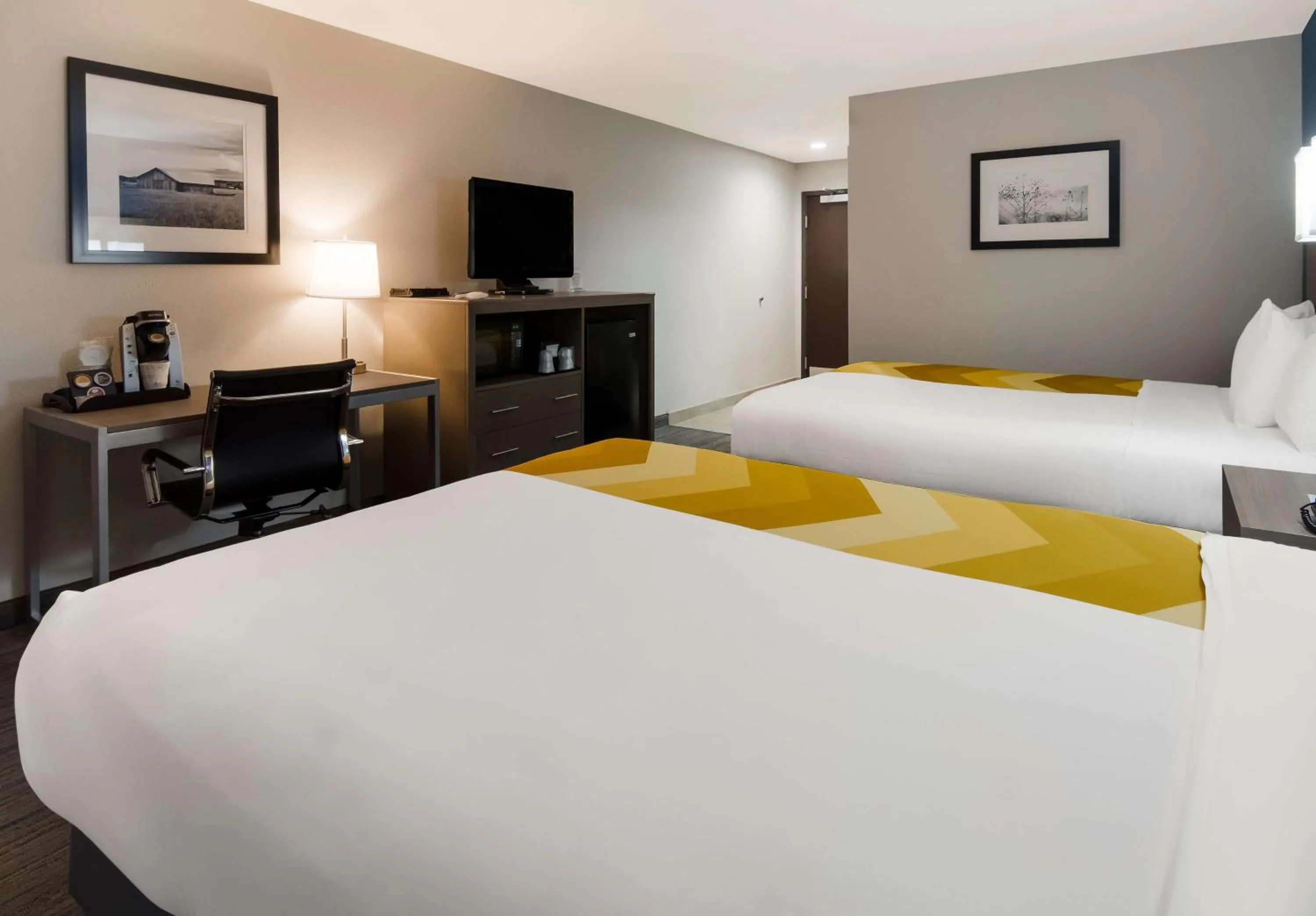 Queen Room with Two Queen Beds - Disability Access in Best Western Eastland