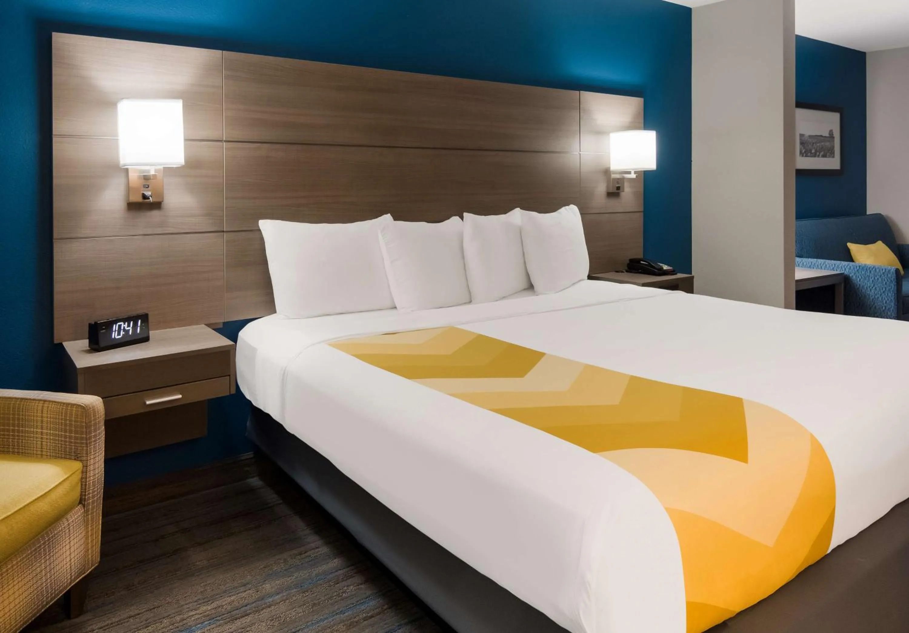 King Suite with Bath Tub - Disability Access in Best Western Eastland