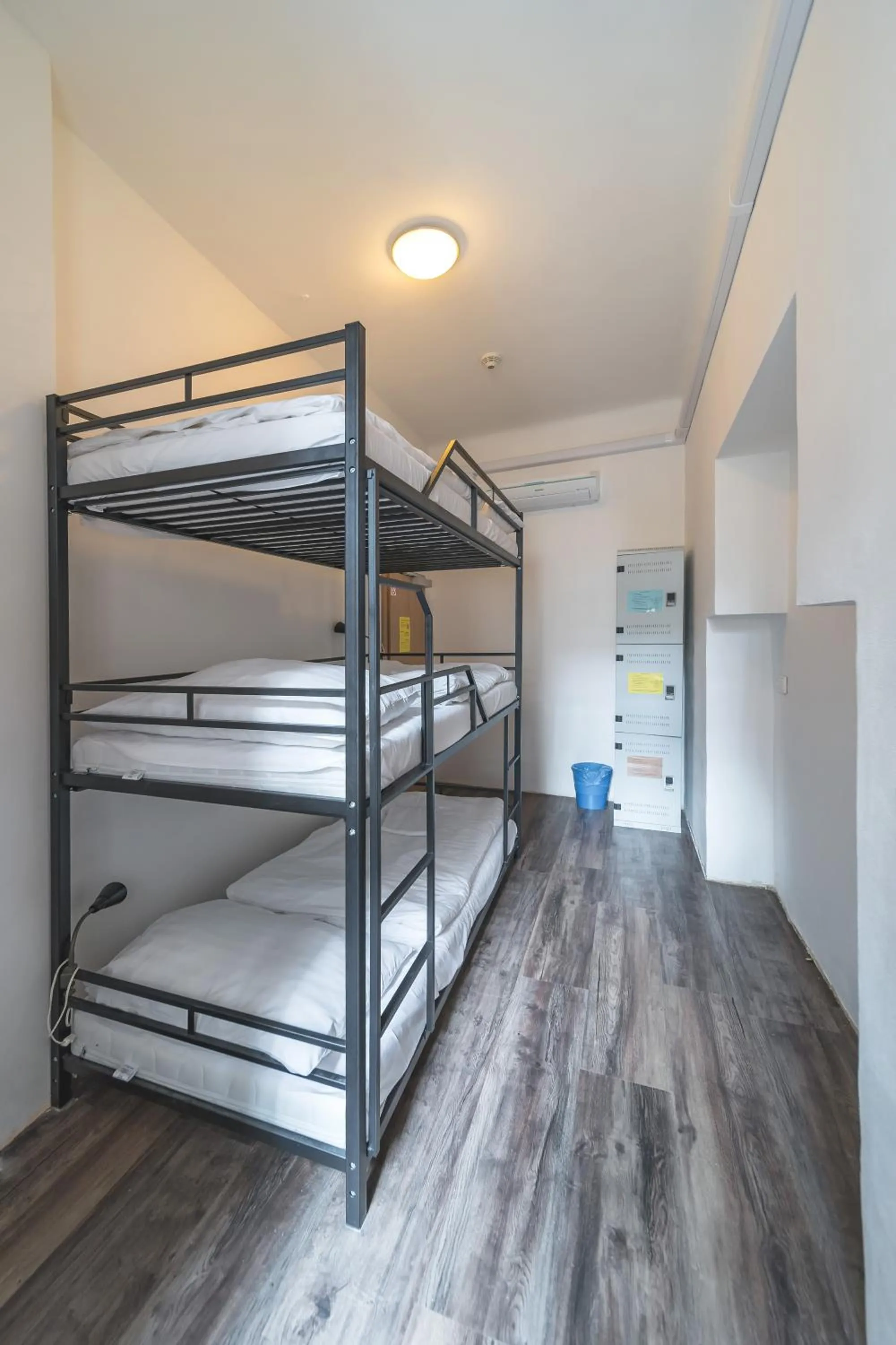 Budget Triple Room in Hostel Orange