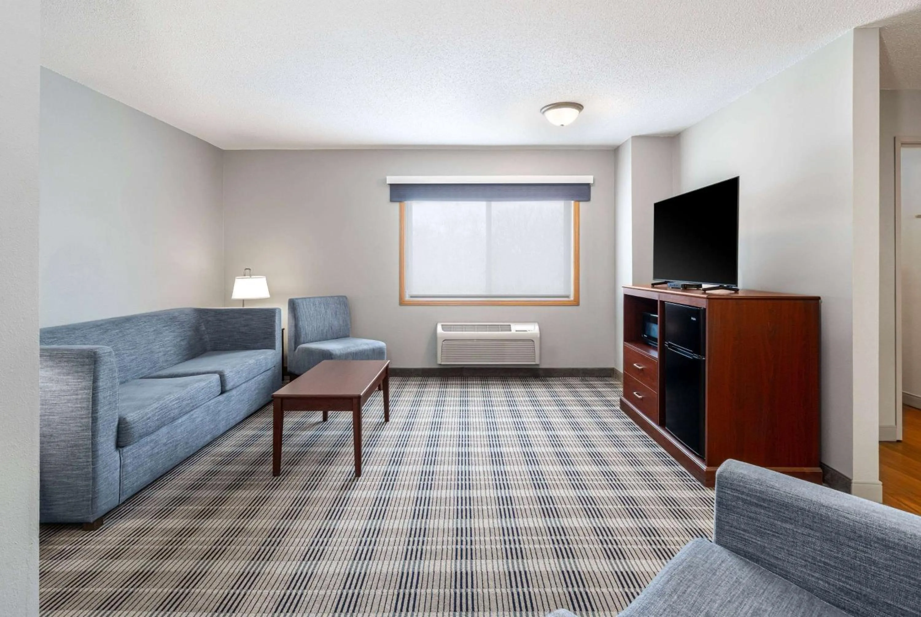 King Suite - Non-Smoking in AmericInn by Wyndham Valley City Conference Center
