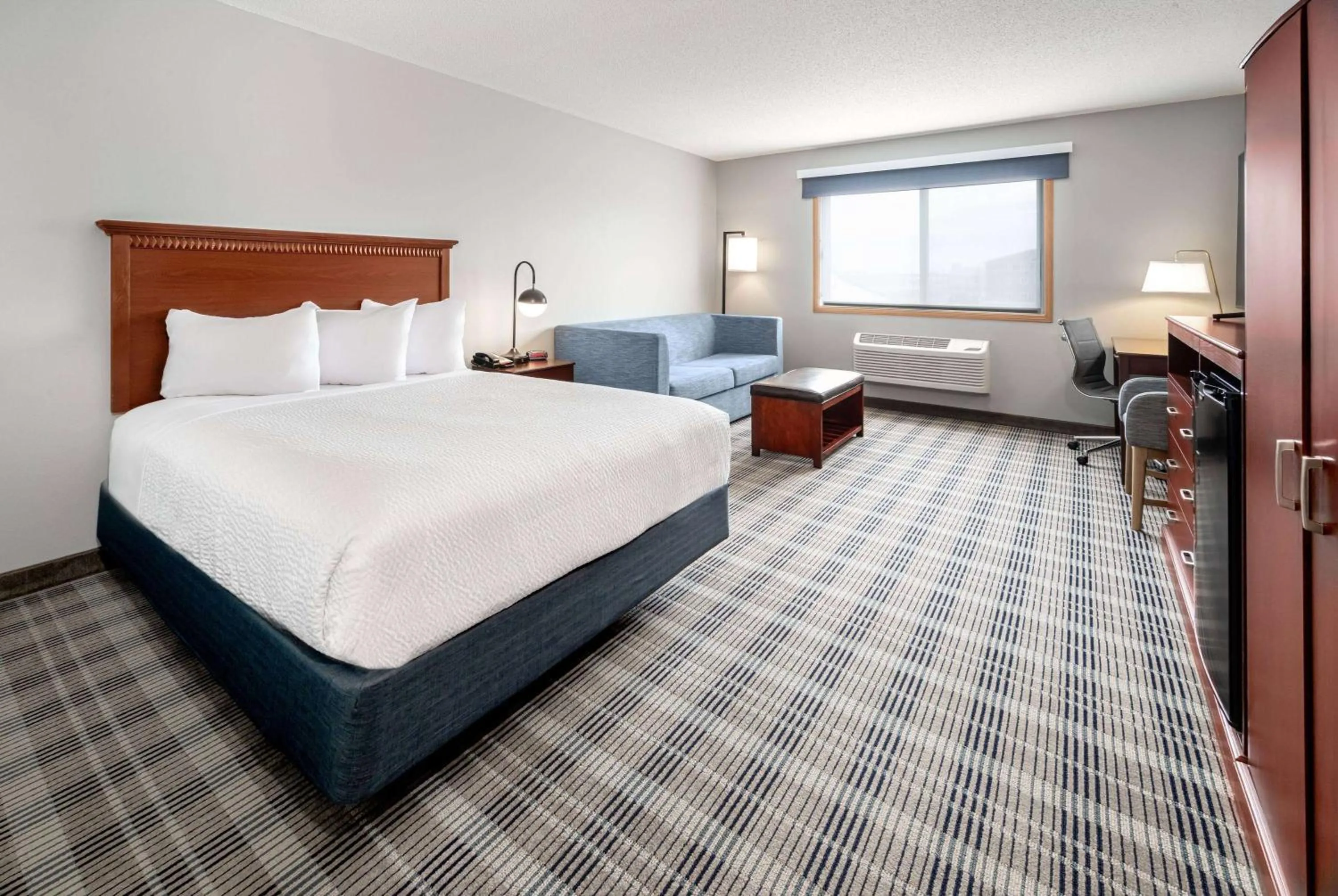 Queen Room - Non-Smoking in AmericInn by Wyndham Valley City Conference Center