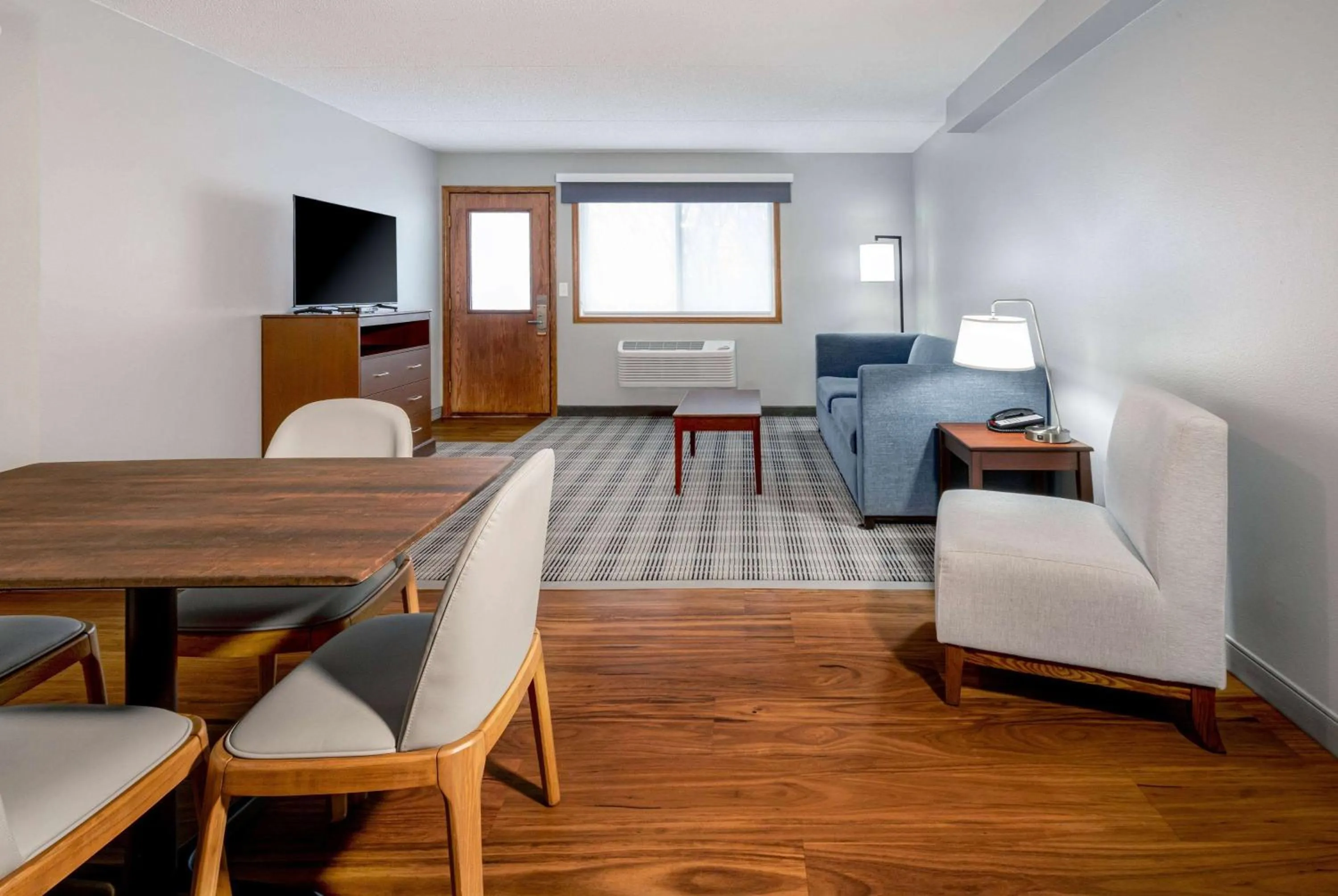 Deluxe King Suite - Non-Smoking in AmericInn by Wyndham Valley City Conference Center
