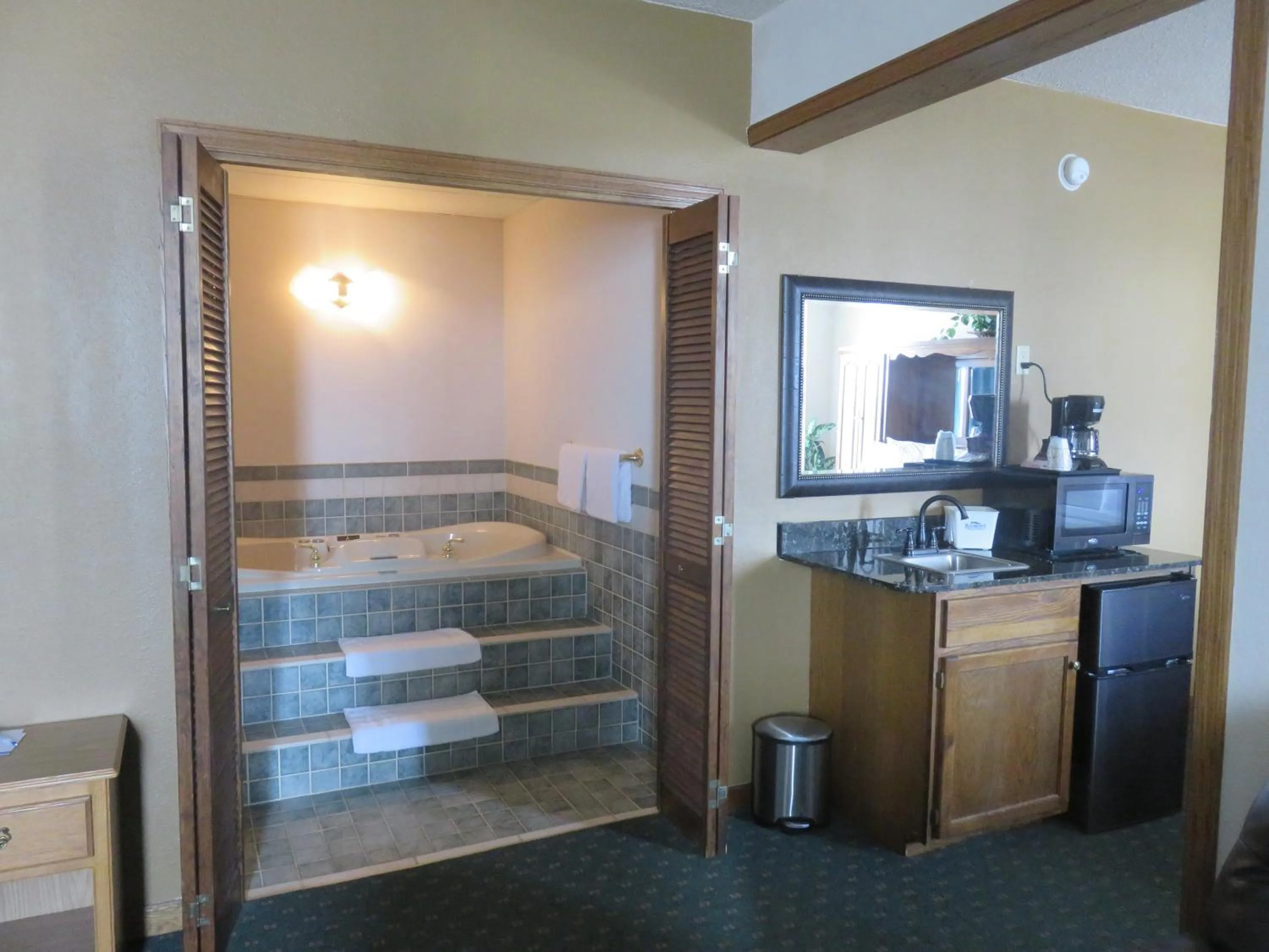 Suite with Spa Bath in Baymont by Wyndham Fargo