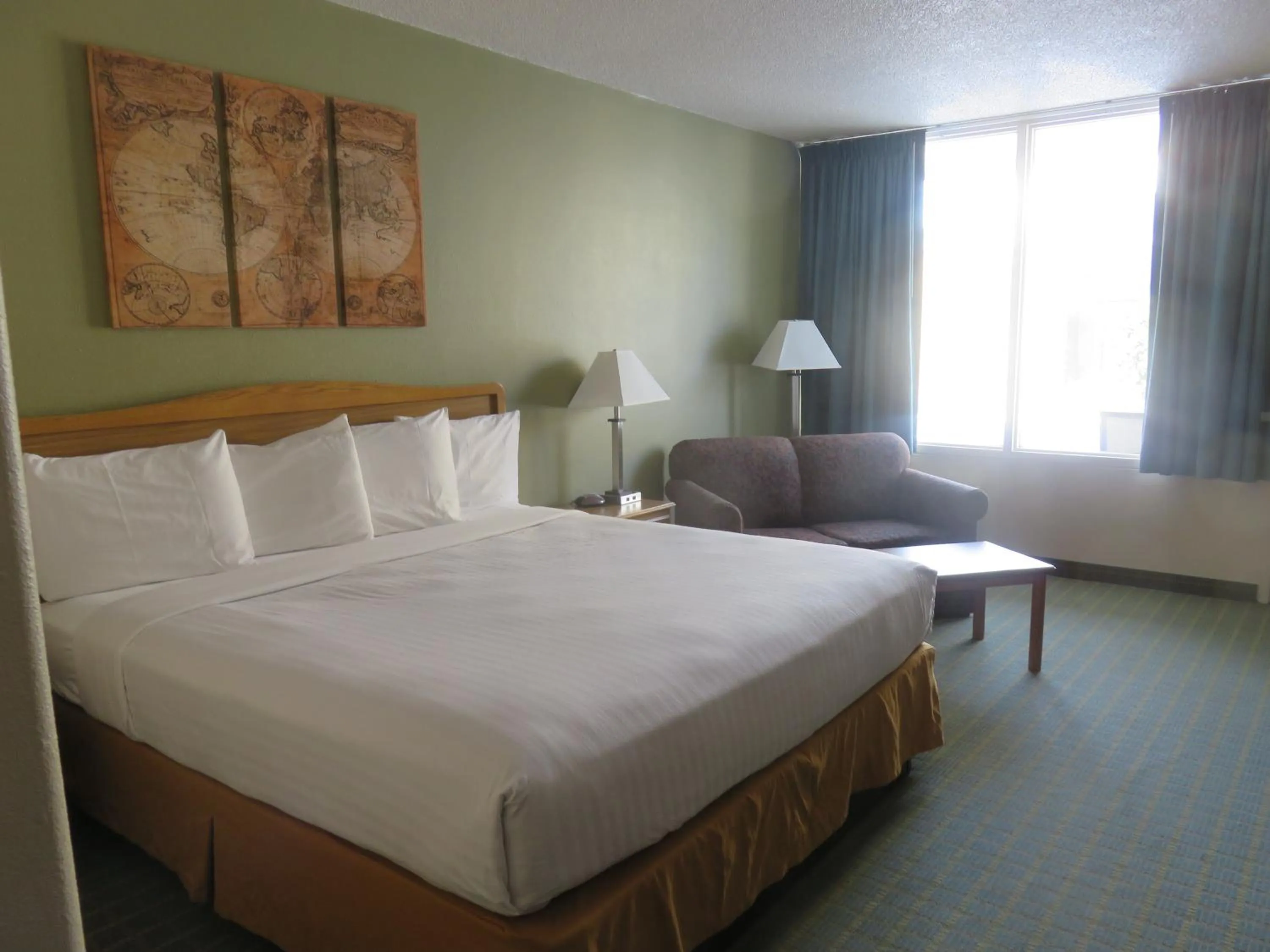 Deluxe King Room - Non-Smoking in Baymont by Wyndham Fargo
