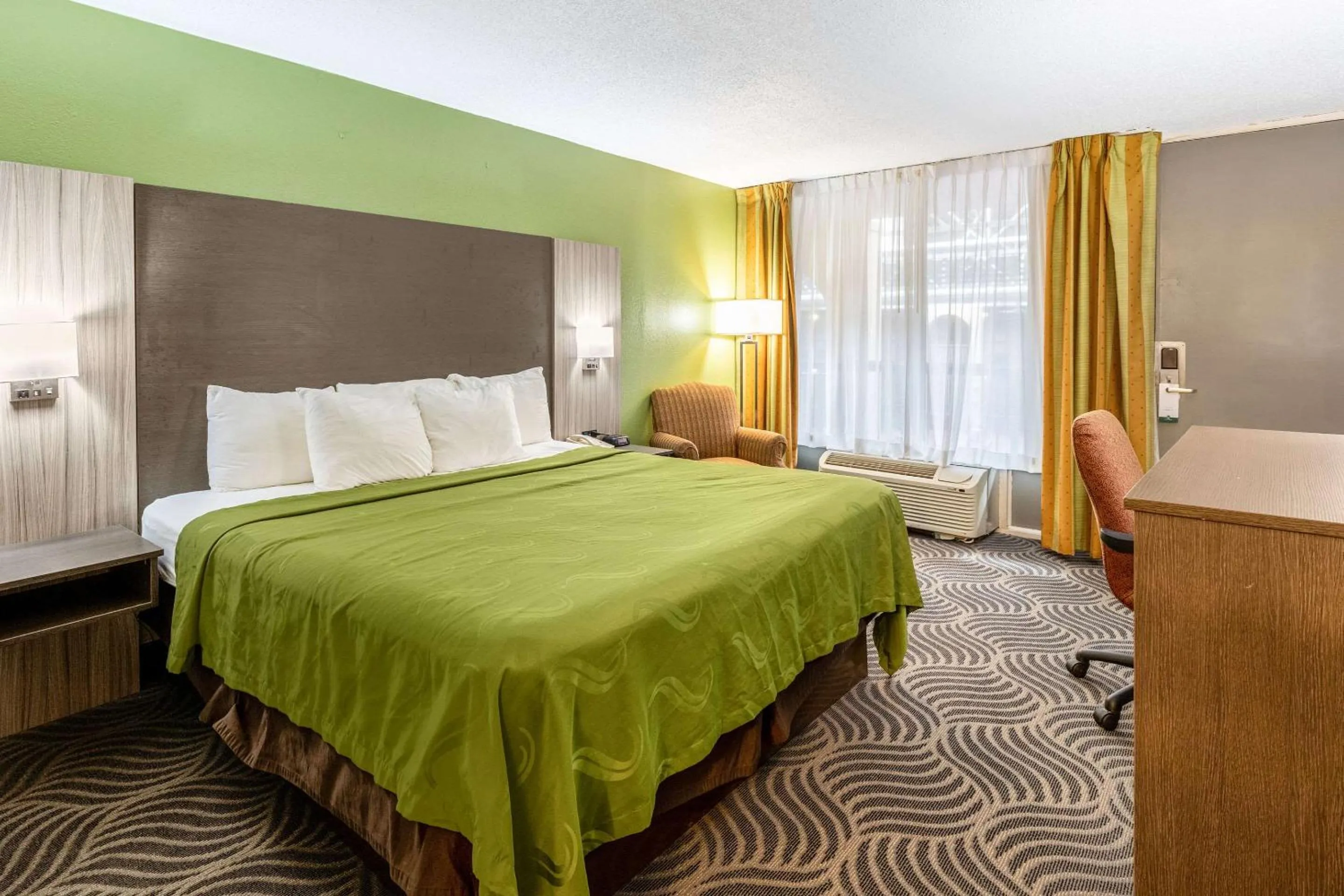 King Room - Smoking  in Quality Inn Newport