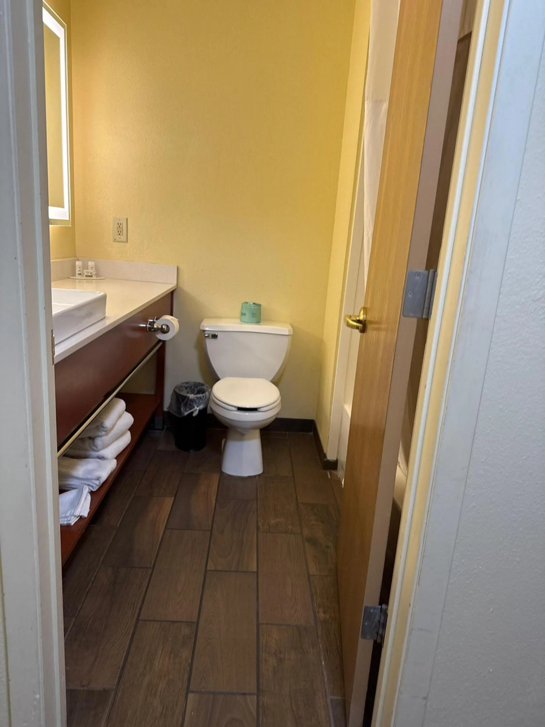 Deluxe King Studio Suite - Non-Smoking in Baymont by Wyndham Mishawaka South Bend Area