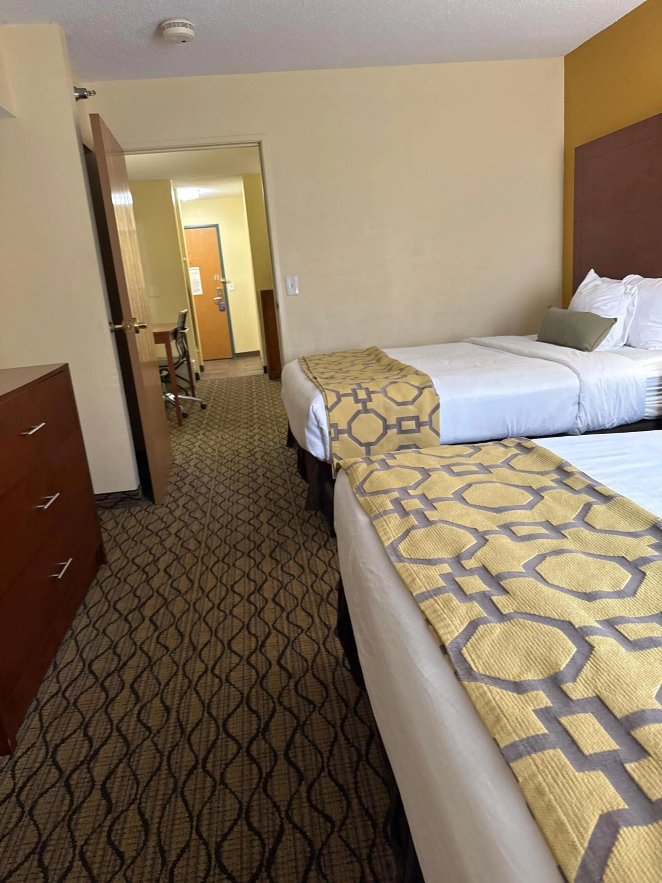 One-Bedroom Suite with 2 Queen Beds, Non-Smoking in Baymont by Wyndham Mishawaka South Bend Area