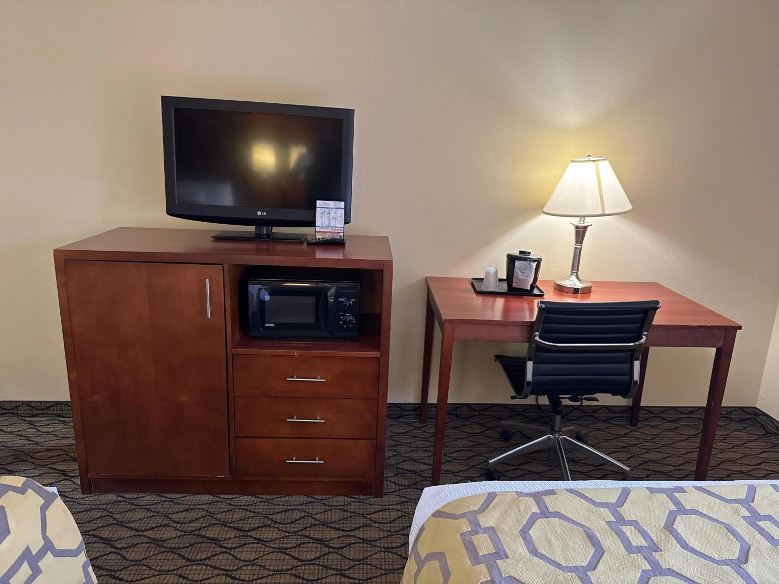 Queen Room with Two Queen Beds - Non-Smoking in Baymont by Wyndham Mishawaka South Bend Area