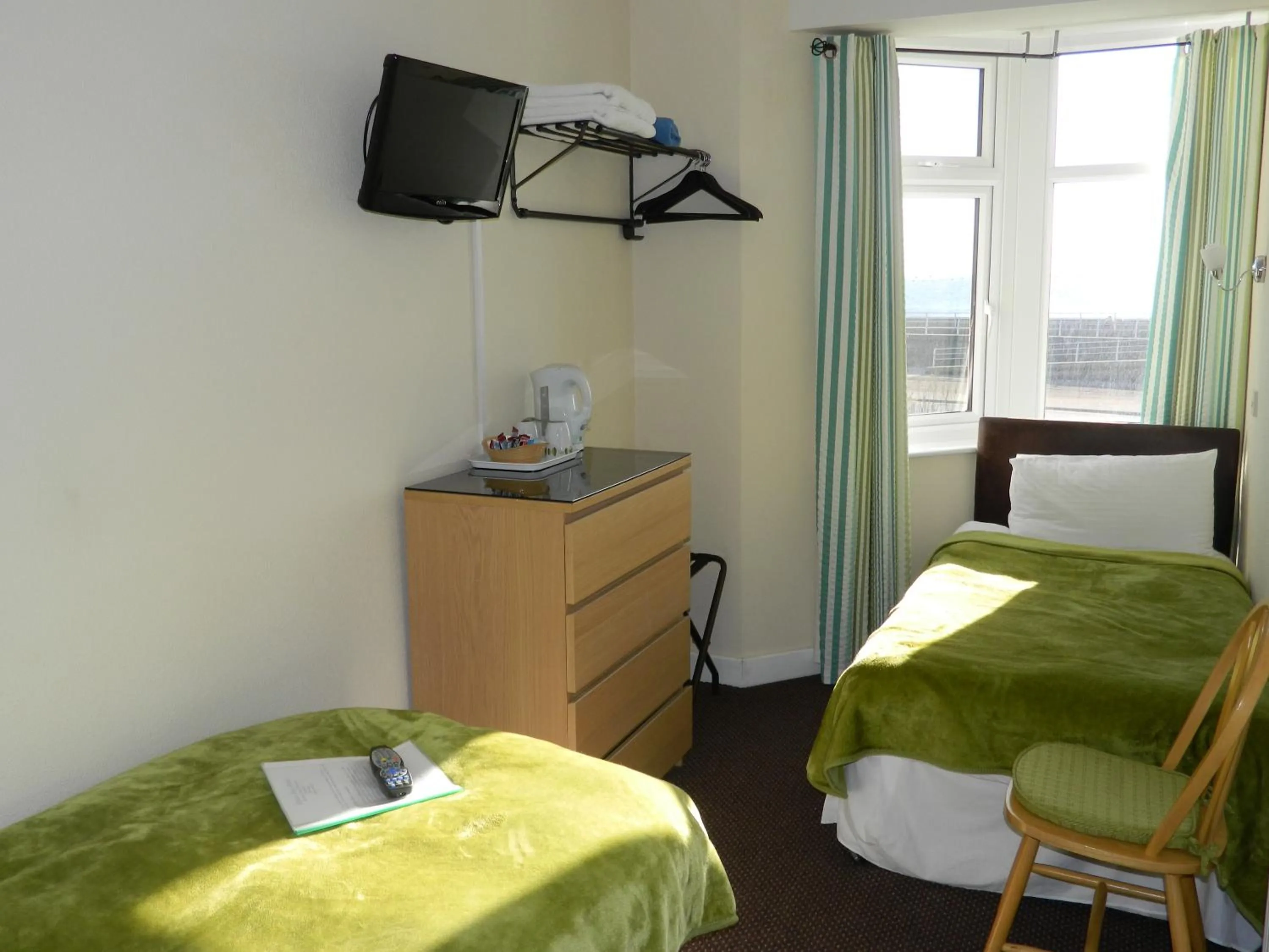 Twin Room with Sea View in Ocean Bay