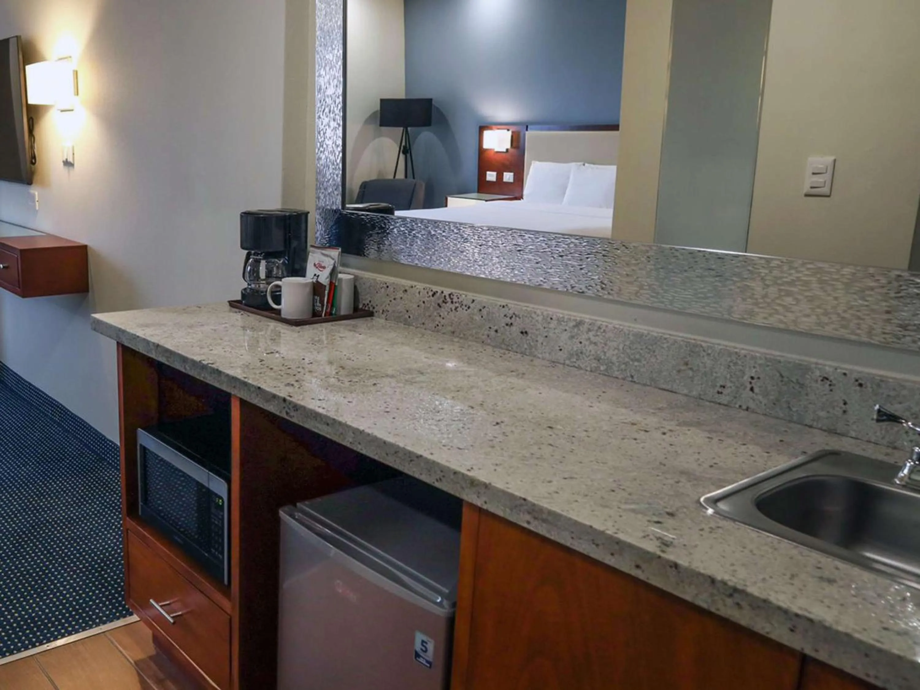 King Suite with Kitchenette - Non-Smoking in Best Western Santorin