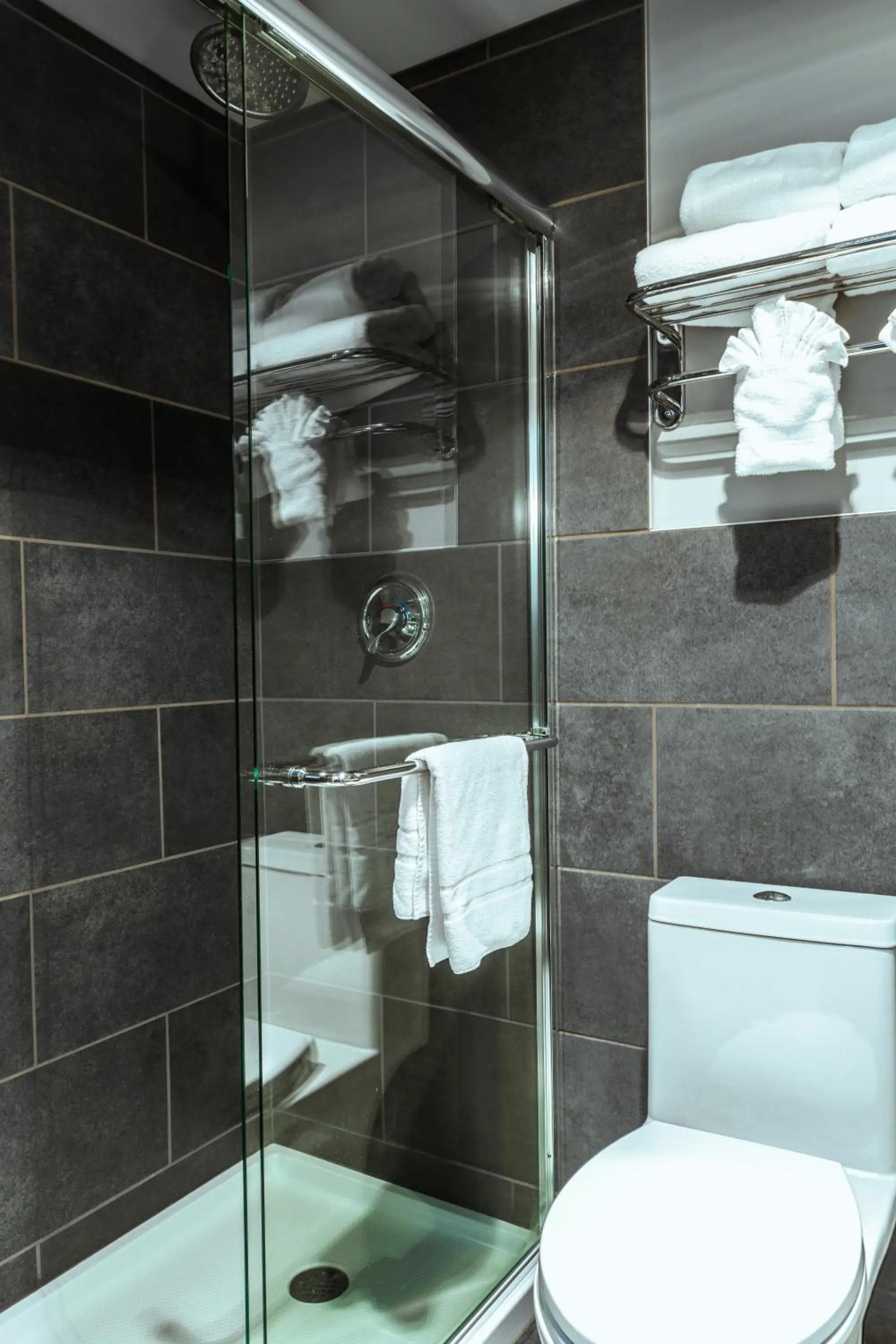 Queen Room with Two Queen Beds in Ruby River Hotel