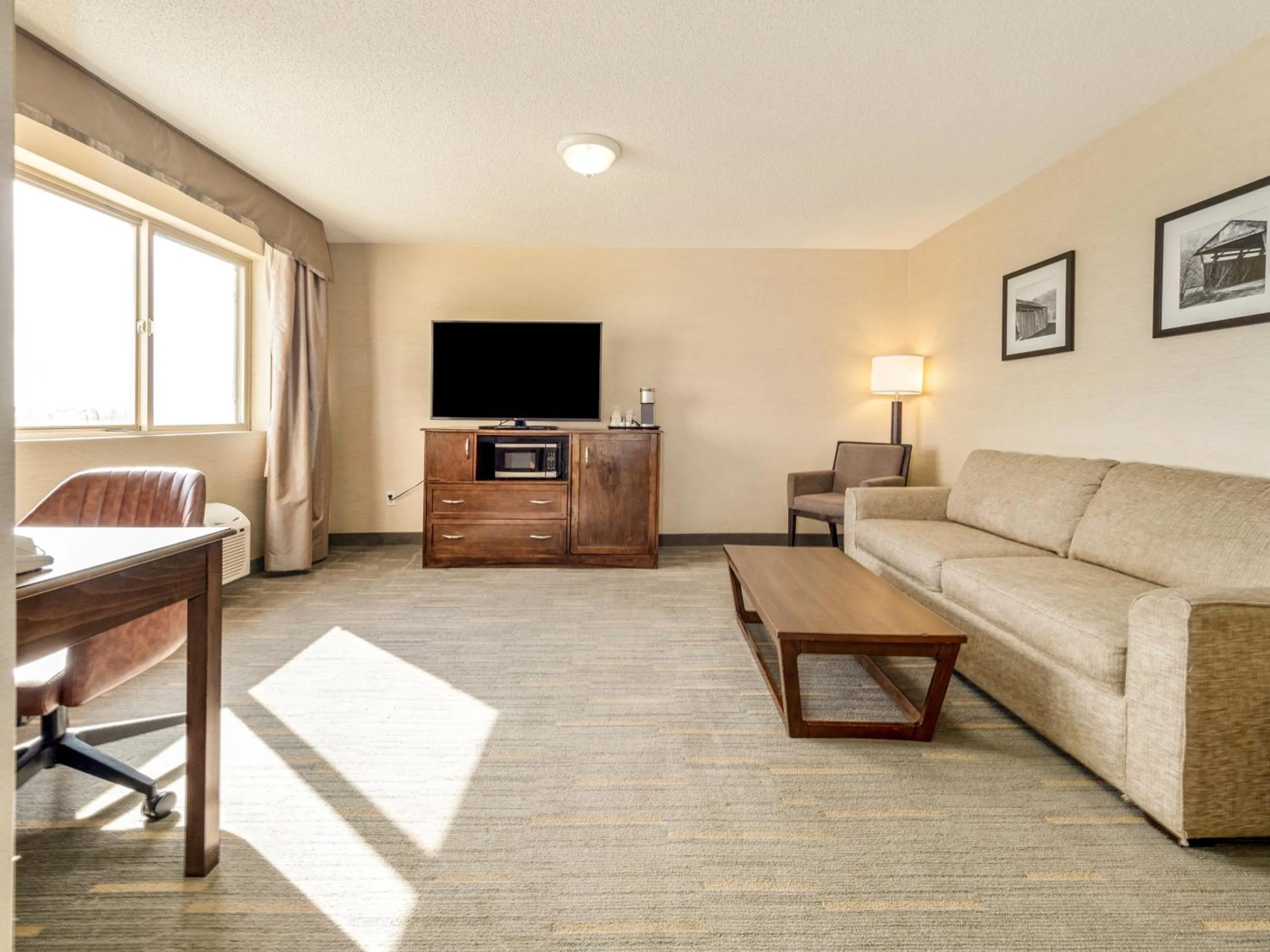 One-Bedroom Queen Suite with Two Queen Beds and Balcony in Holiday Inn Lethbridge by IHG