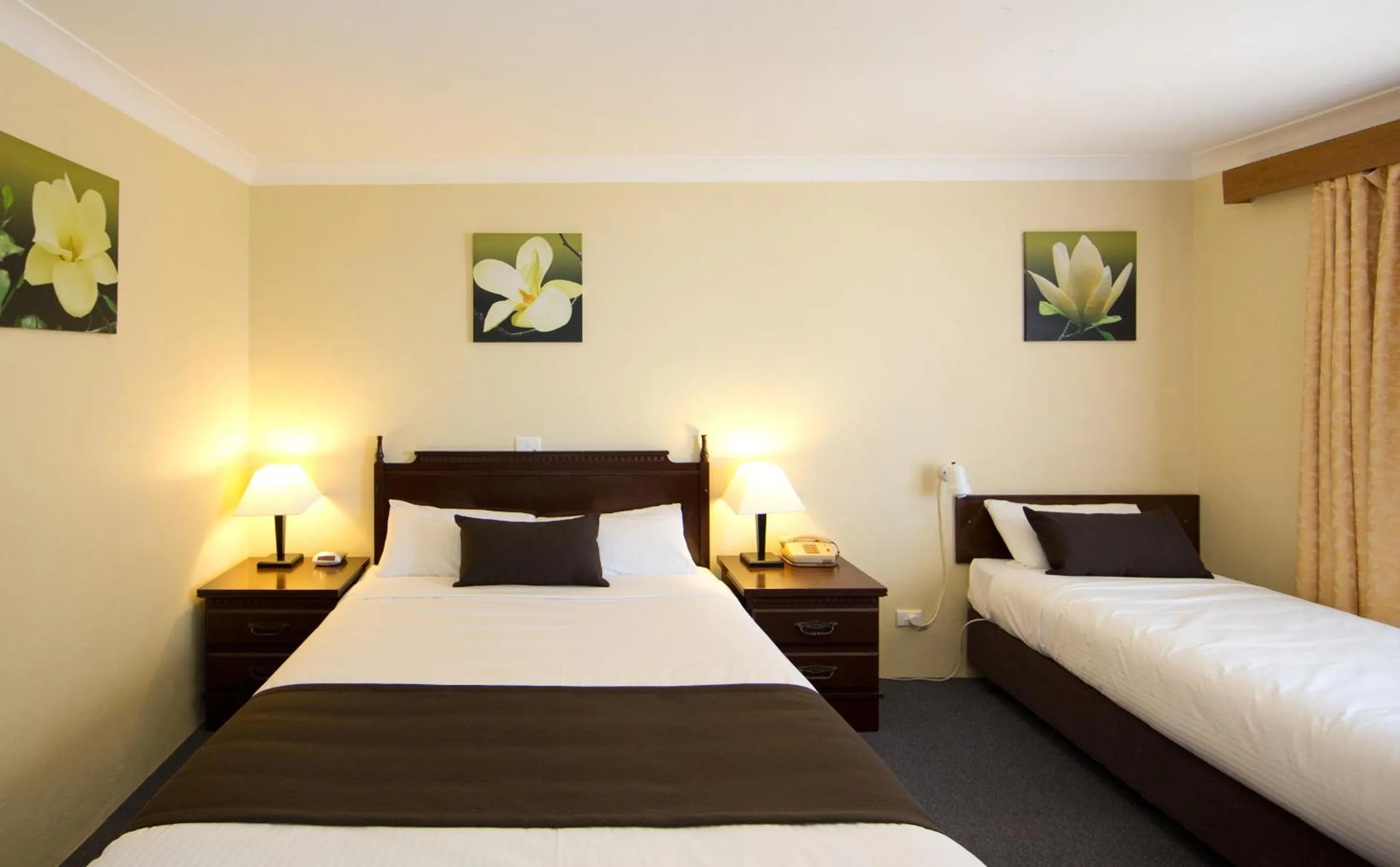 Budget Twin Room in Hideaway Motor Inn