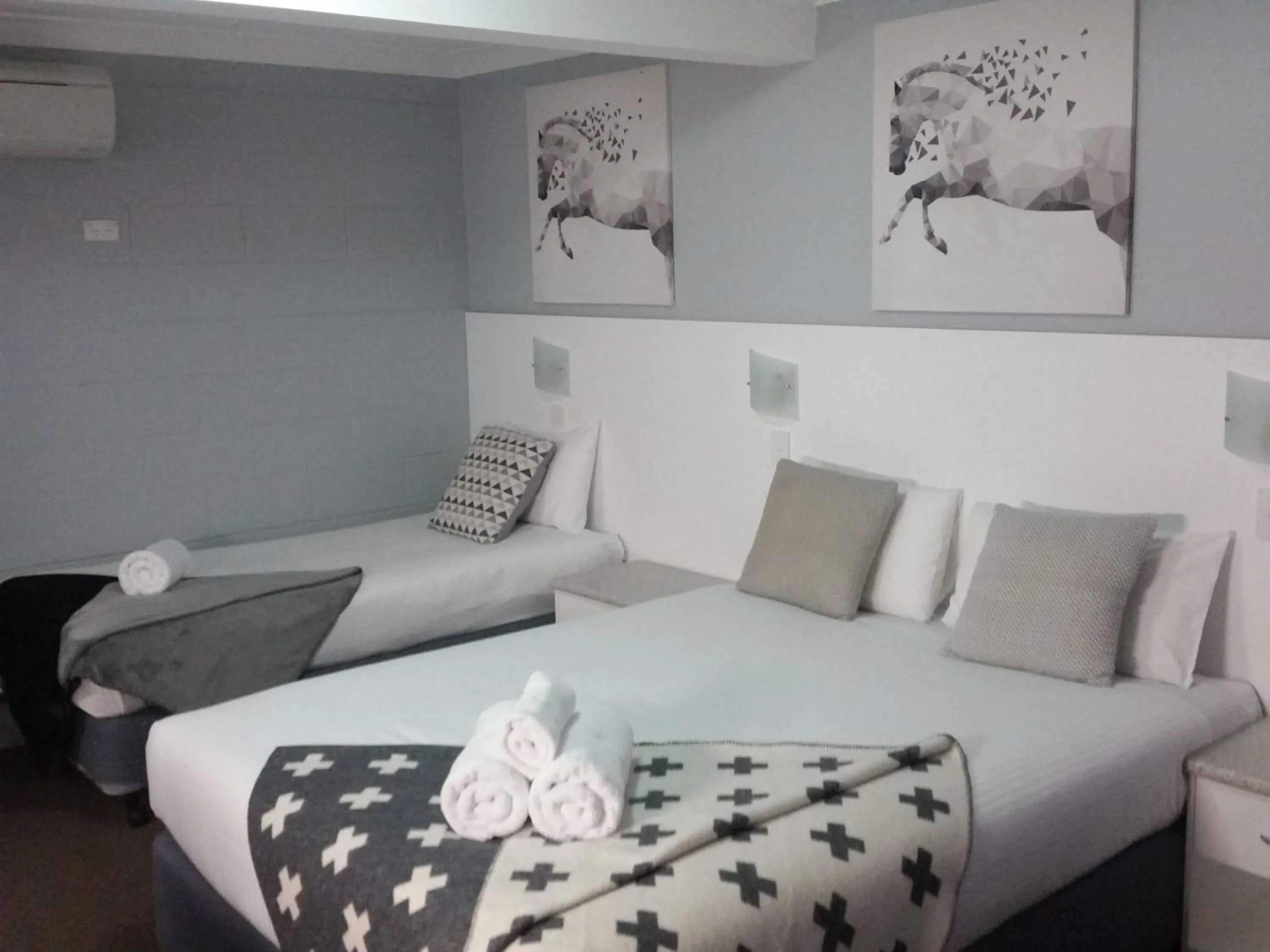 Superior Twin Room in Hideaway Motor Inn