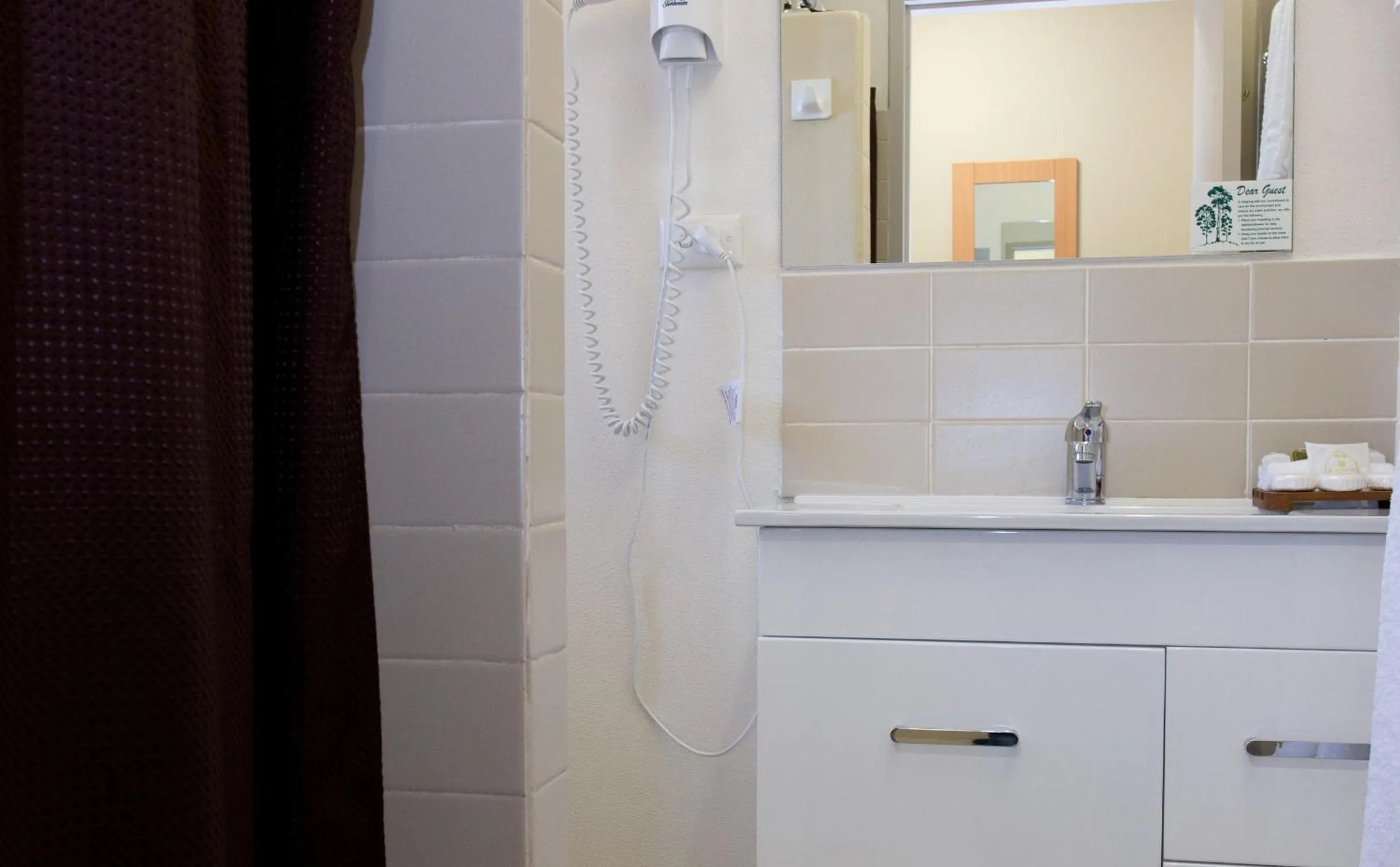 Interconnecting Two-Bedroom Room in Hideaway Motor Inn