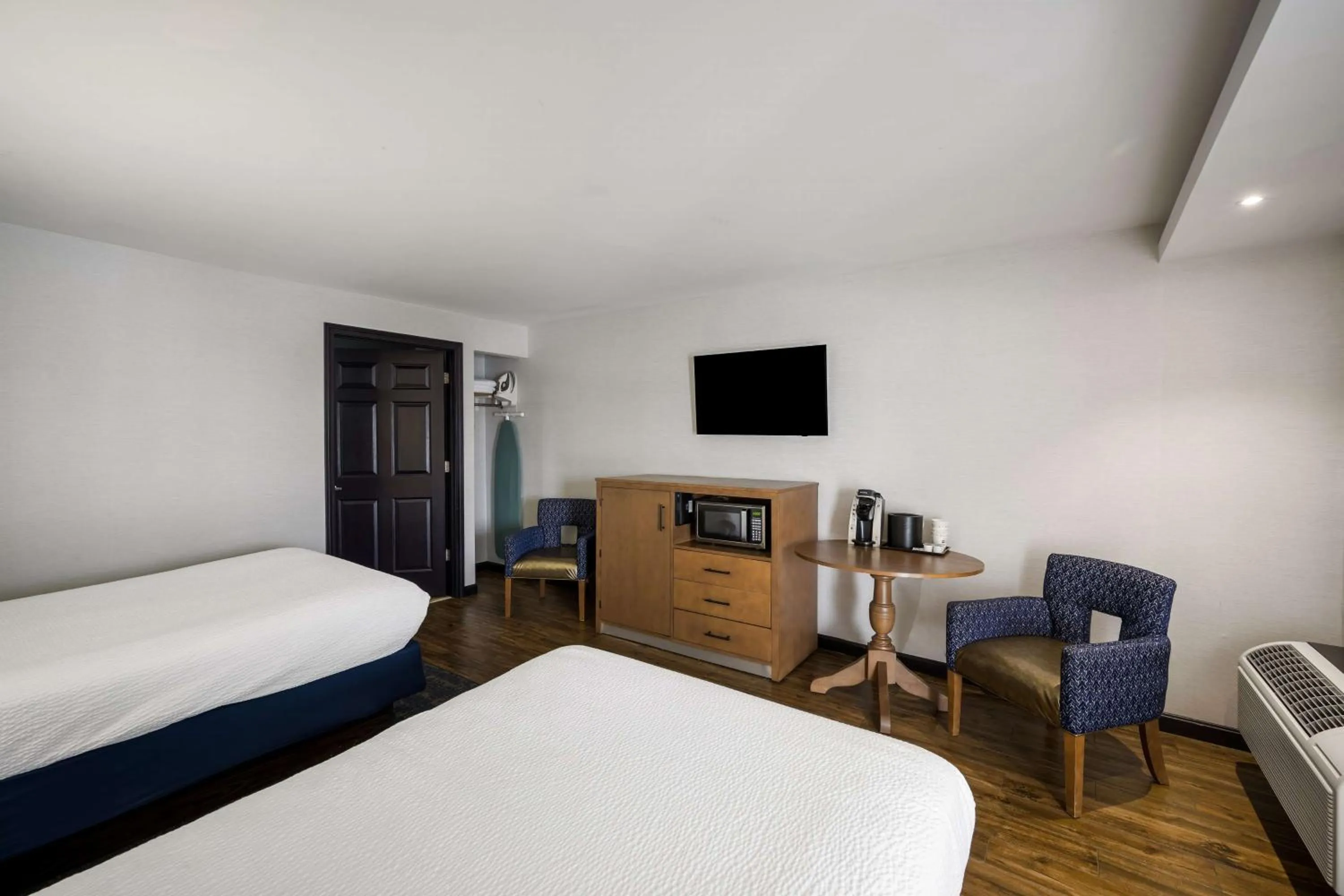 Queen Room with Two Queen Beds and River View in Best Western - Freeport Inn