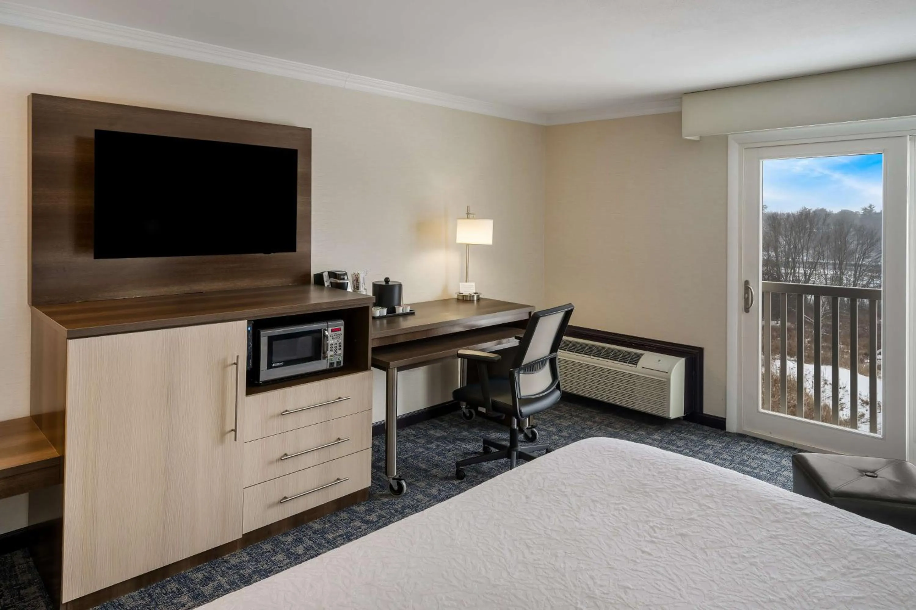 King Room with Hot Tub and Scenic View in Best Western - Freeport Inn