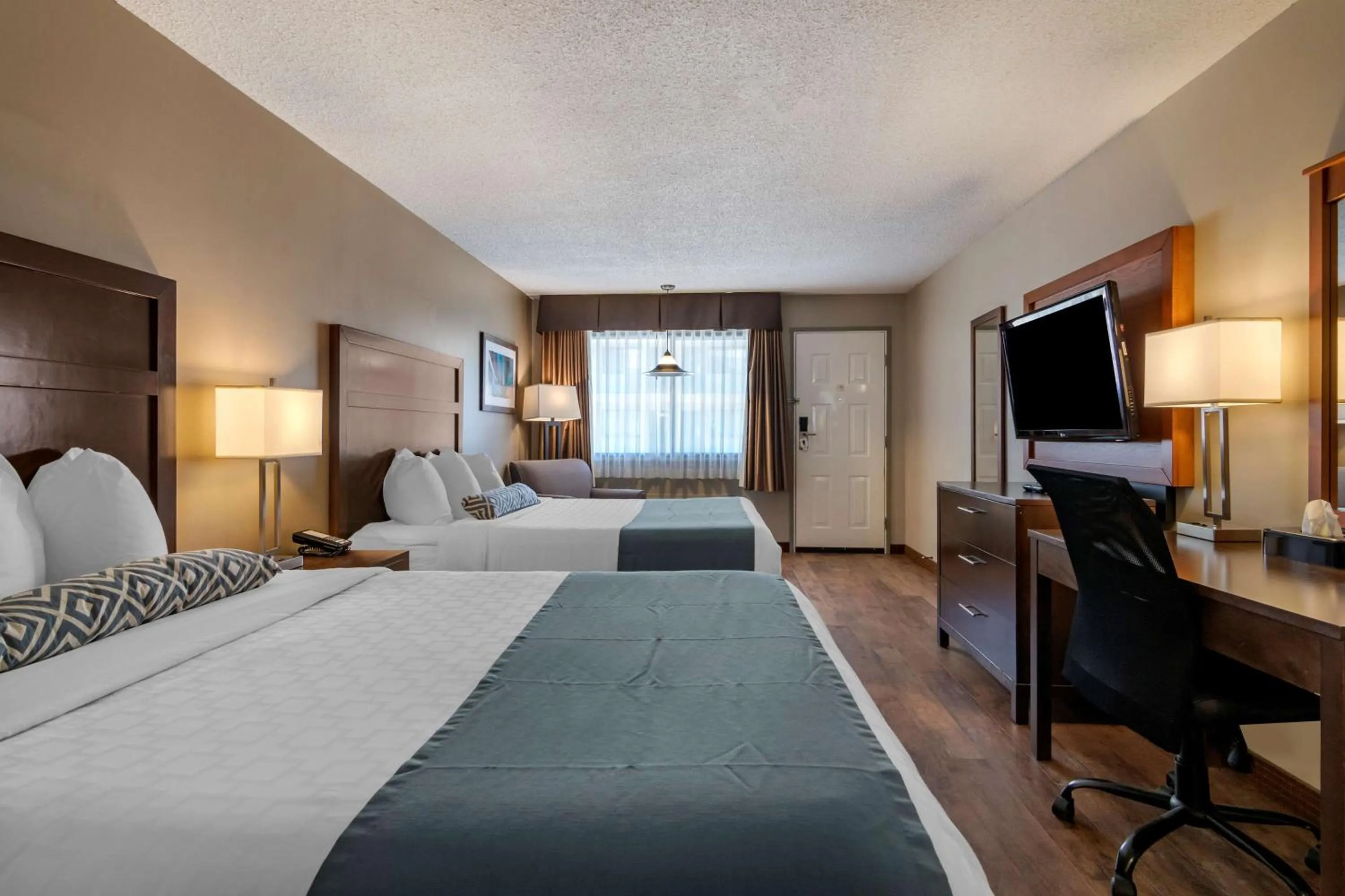 Queen Room with Two Queen Beds - Non-Smoking in SureStay Plus Hotel by Best Western Salmon Arm