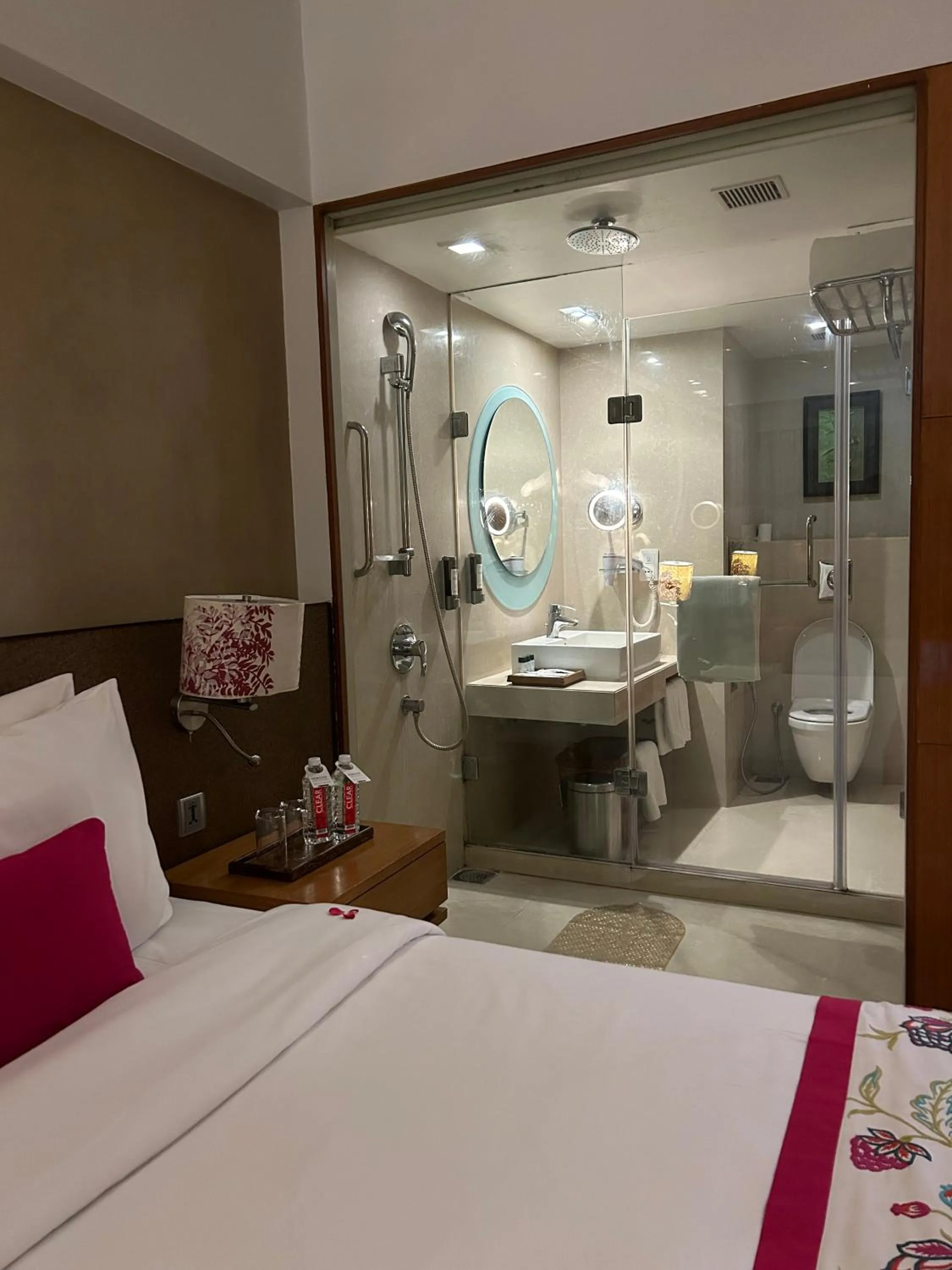 Deluxe Double or Twin Room with 15% off on F&B - single occupancy in Fortune Select SG Highway, Ahmedabad - Member ITC Hotels' Group