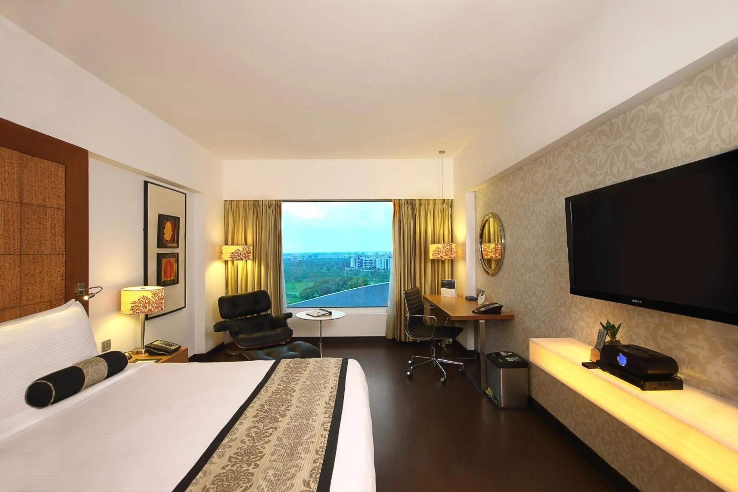 Fortune Club Room with 20% off on F&B and Spa - single occupancy in Fortune Select SG Highway, Ahmedabad - Member ITC Hotels' Group