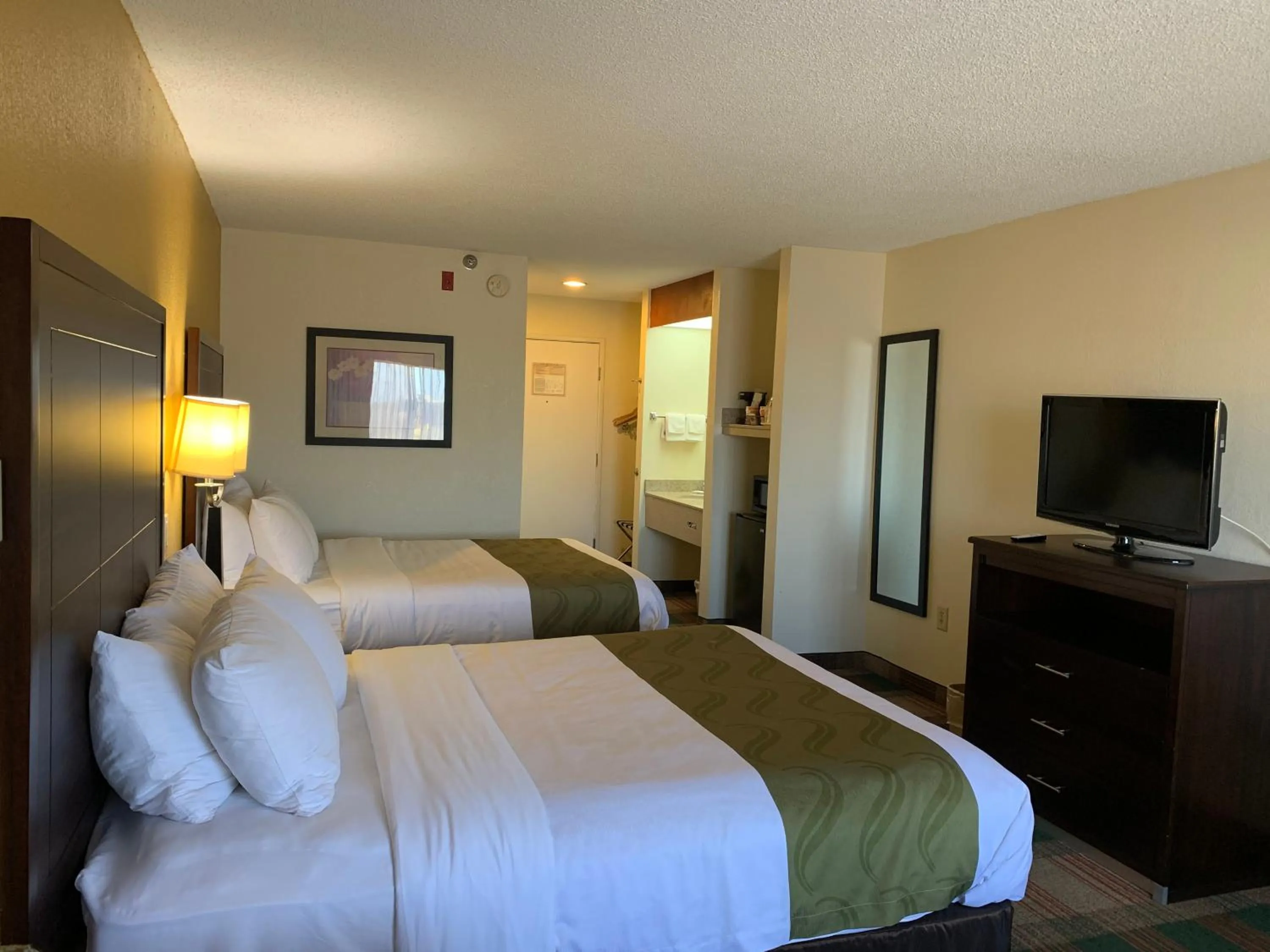 Queen Room with Two Queen Beds - Non-Smoking in Quality Inn Montgomery South
