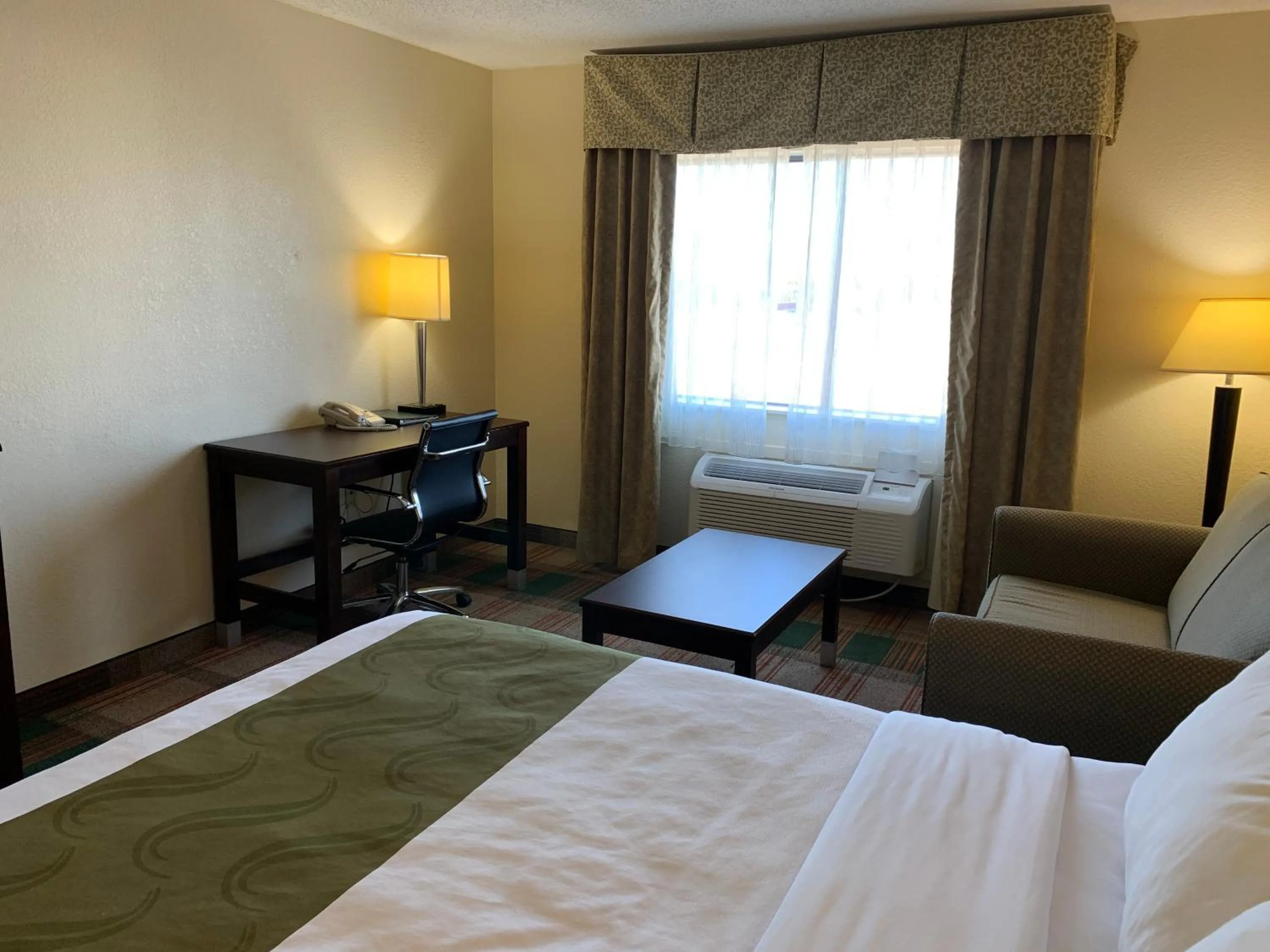 Queen Room with Two Queen Beds - Smoking in Quality Inn Montgomery South