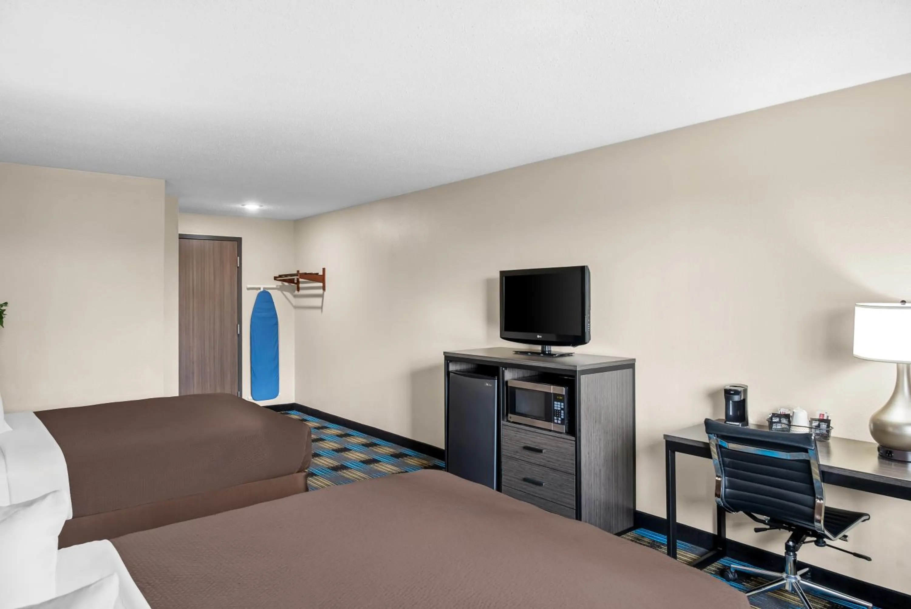 Queen Room with Two Queen Beds - Non-Smoking in Rodeway Inn Grandville - Grand Rapids