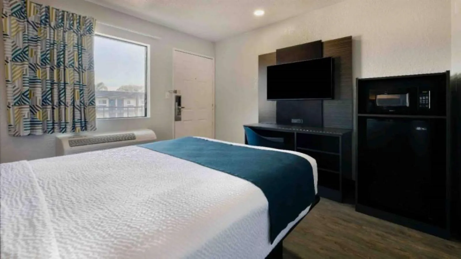 Queen Room - Smoking in Motel 6-El Centro, CA