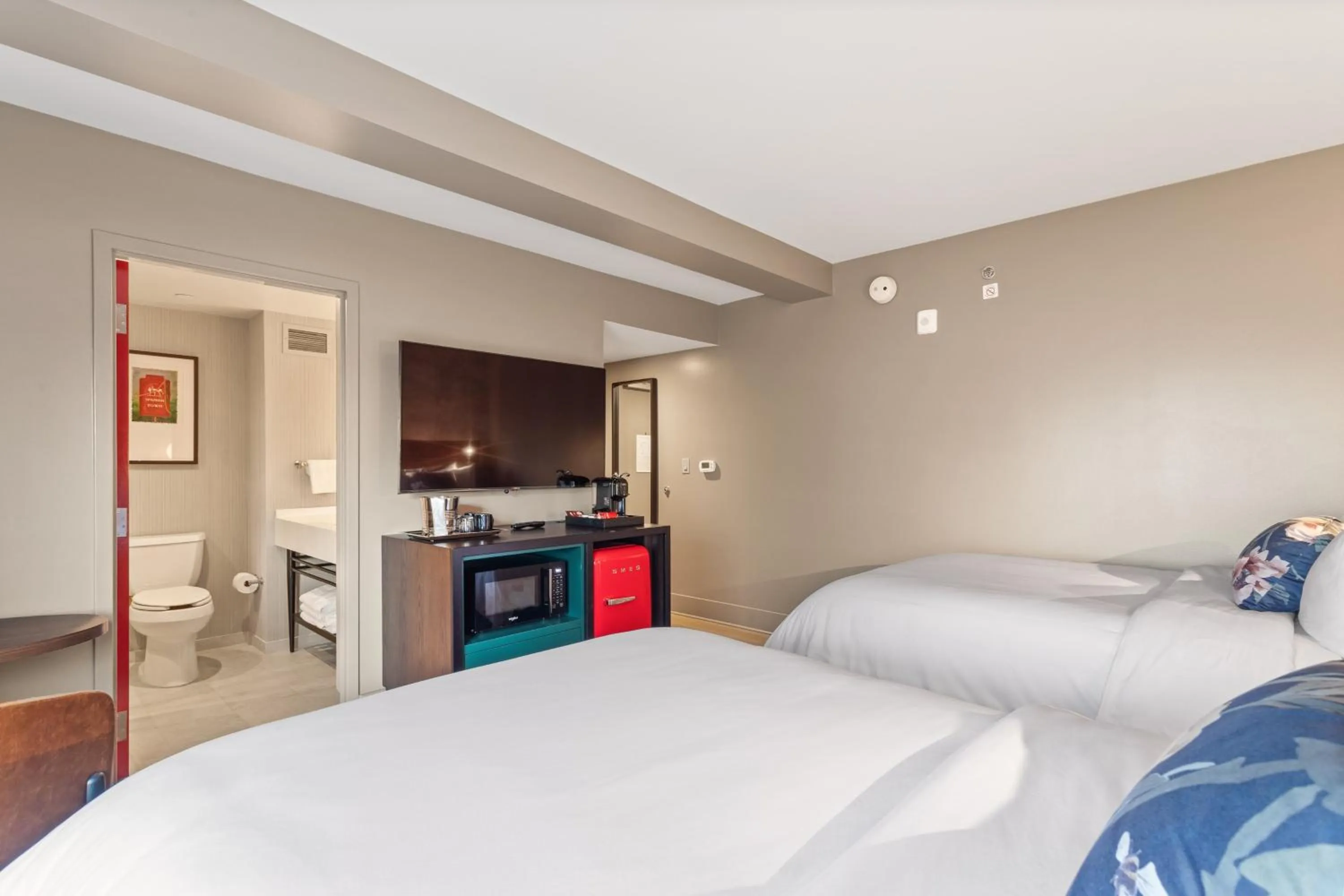 Standard Double Room with Two Double Beds and City View in Hotel Indigo Baton Rouge Downtown by IHG