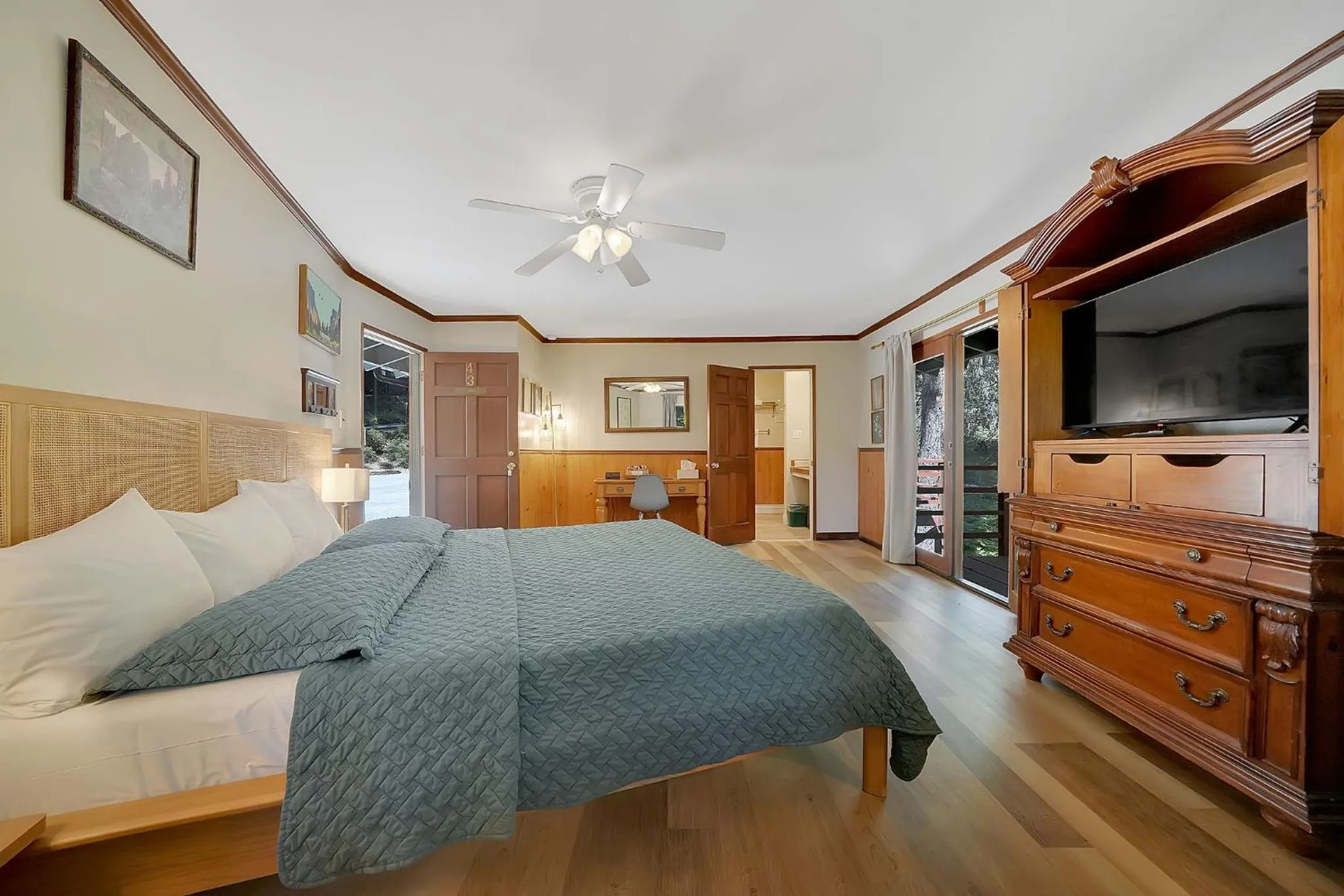 King Room in Narrow Gauge Inn