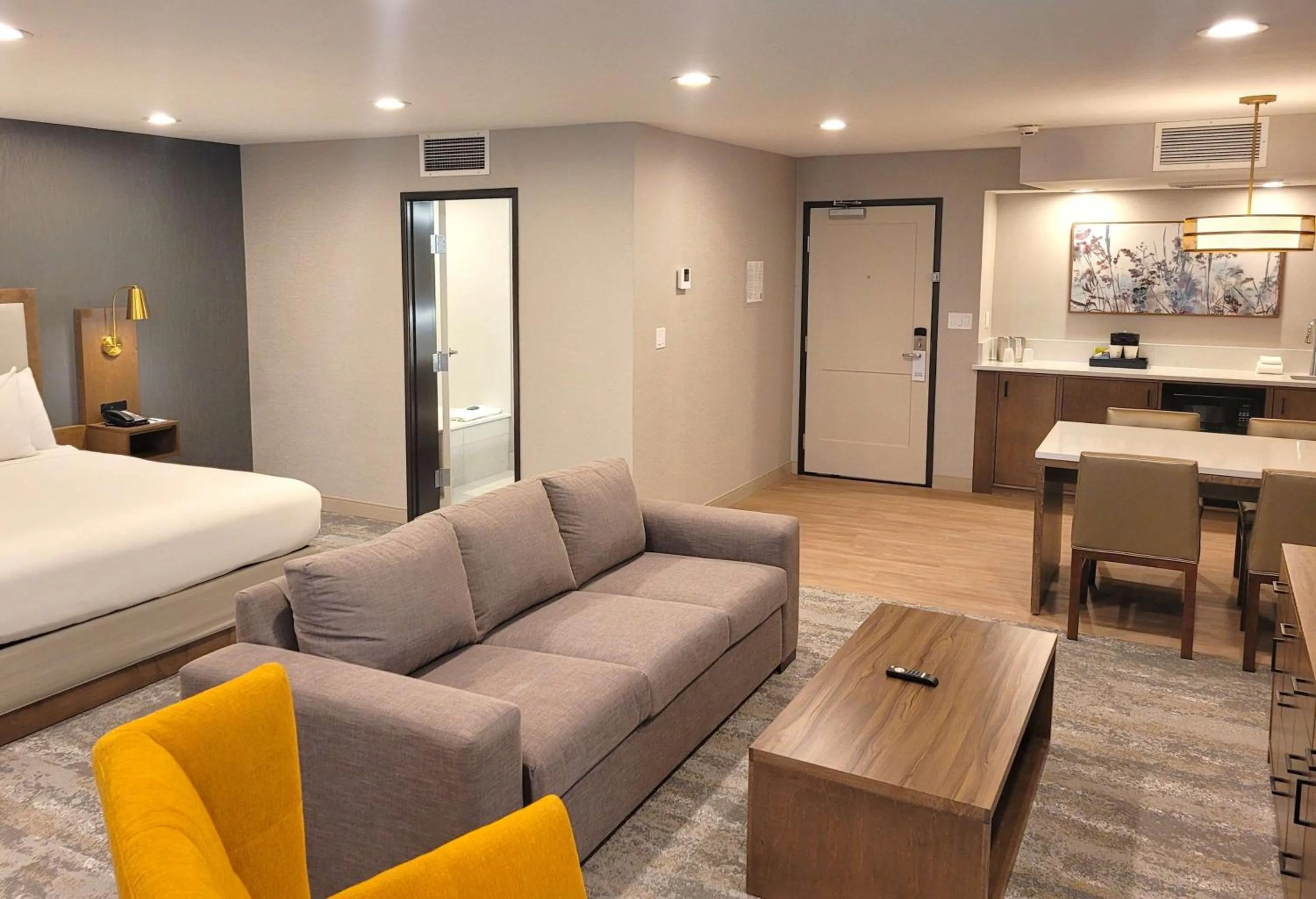 King Suite with Sofa Bed, Spa Bath, View and Living Room - Non-Smoking in Riverside Hotel, BW Premier Collection