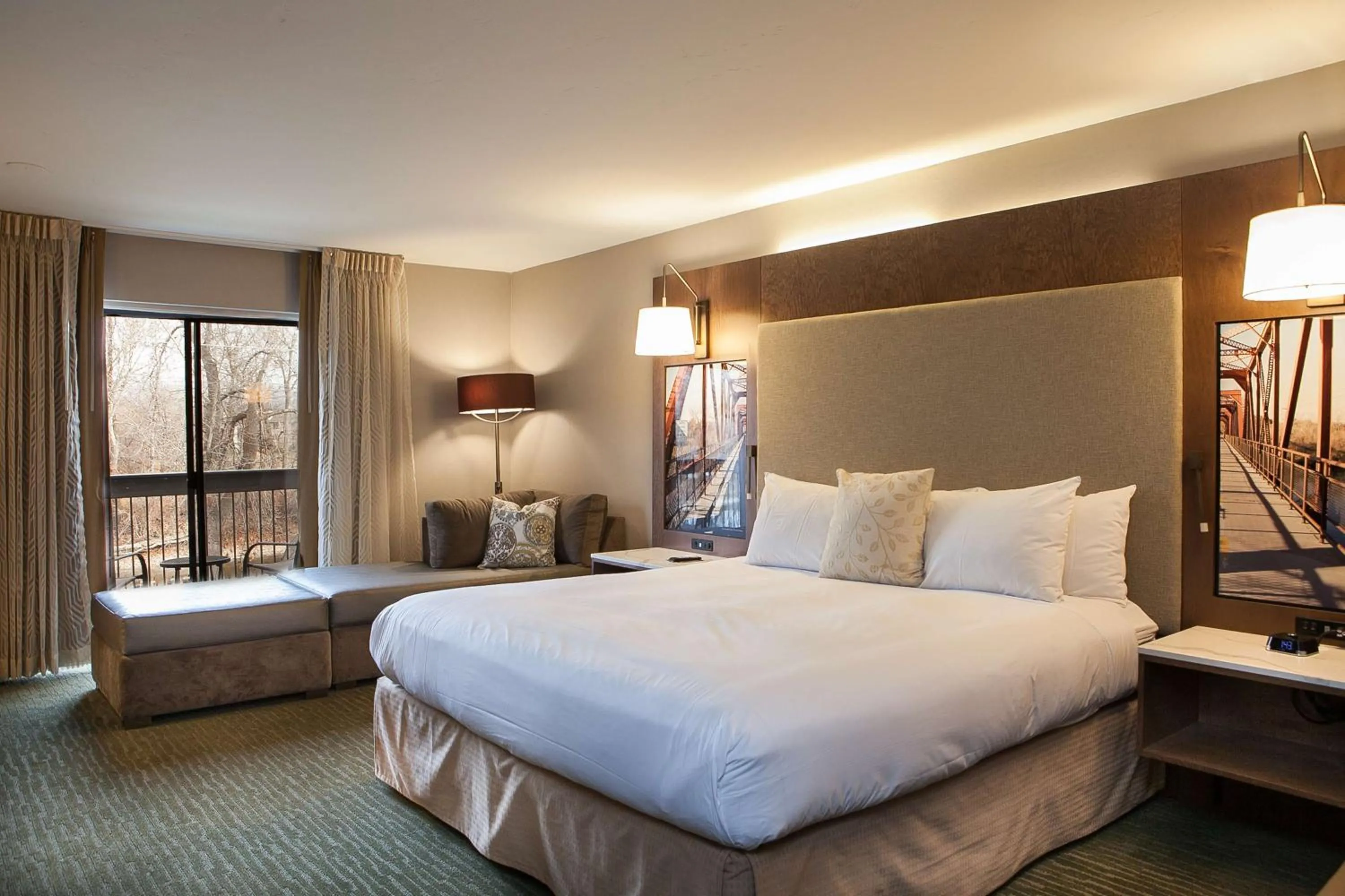 King Room with River View in Riverside Hotel, BW Premier Collection