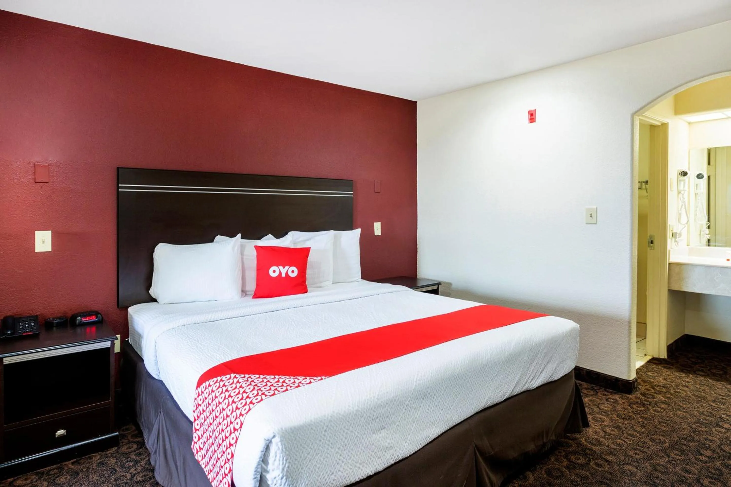 King Room - Disability Access in OYO Hotel LSU