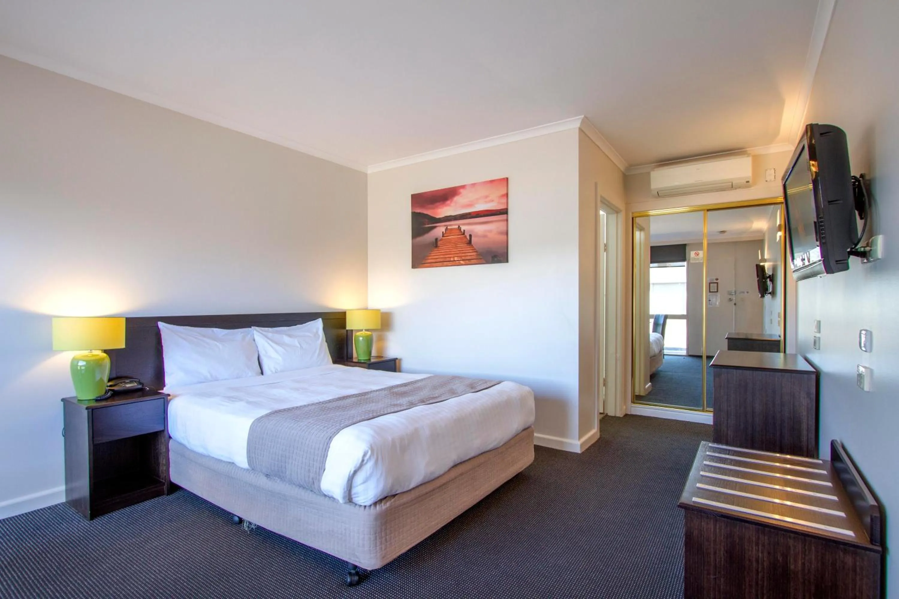 Standard Queen Room in Sunshine Motor Inn