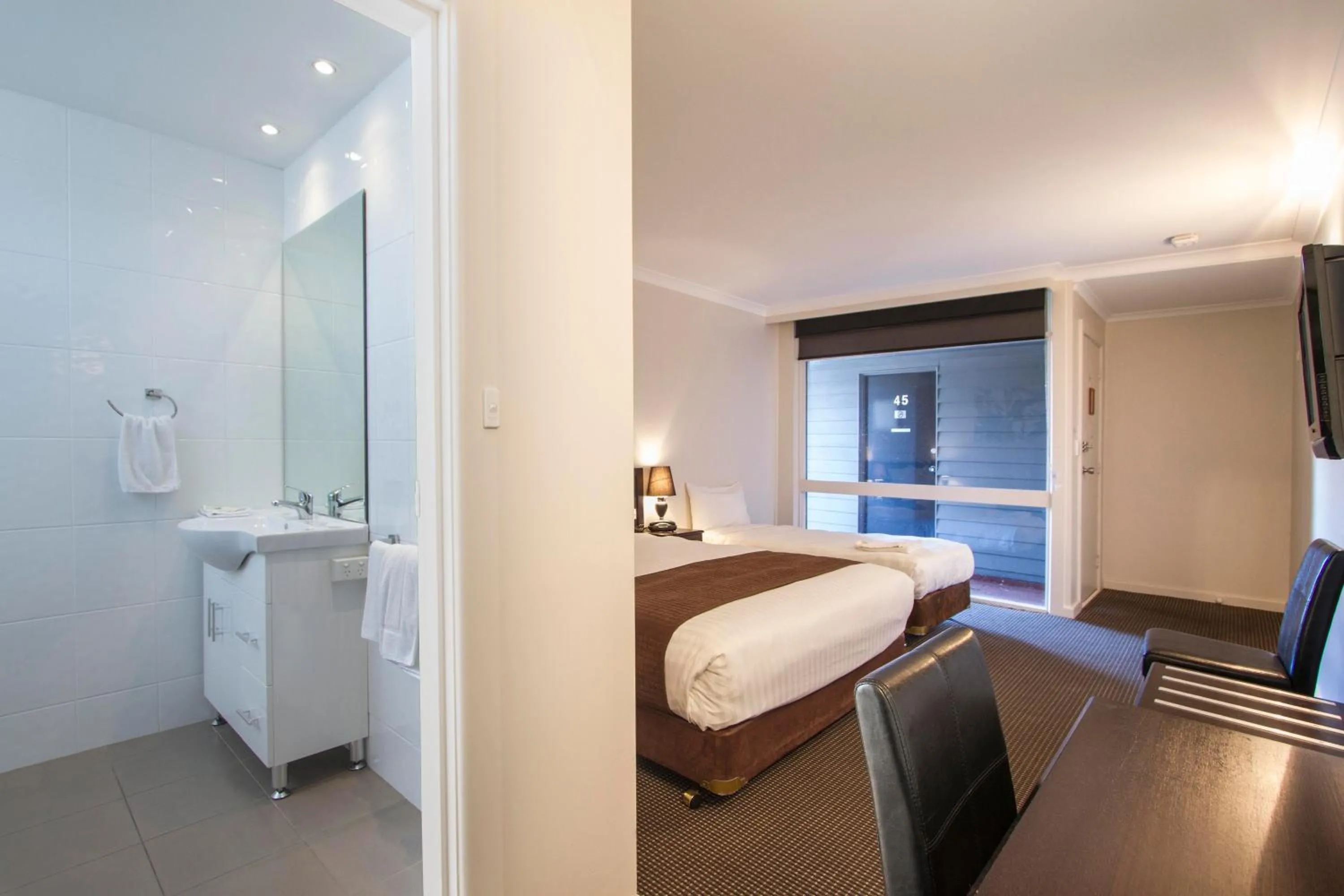 Standard Twin Room in Sunshine Motor Inn