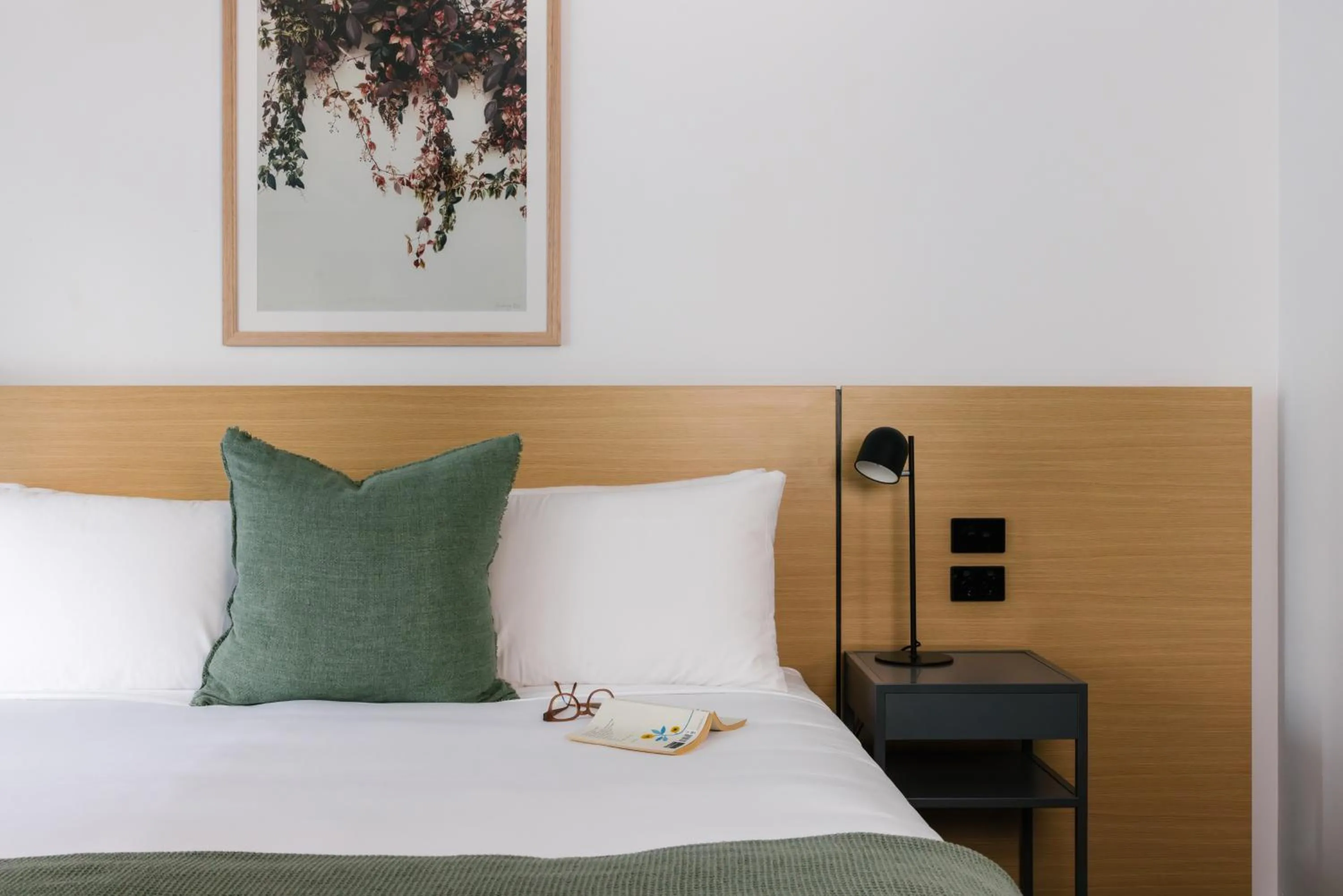 Accessible Queen Room in Song Hotel Sydney