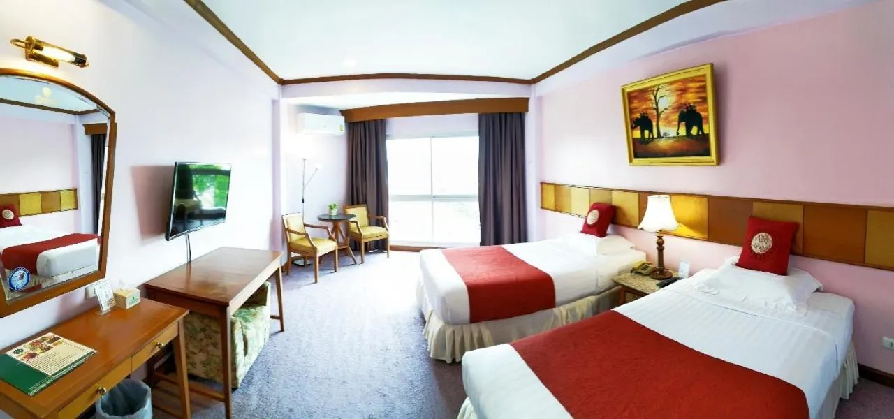 Deluxe Twin Room in Viang Tak Riverside Hotel