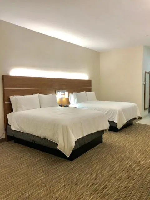 Standard Queen Room with Two Queen Beds in Holiday Inn Express & Suites Longview South I-20 by IHG