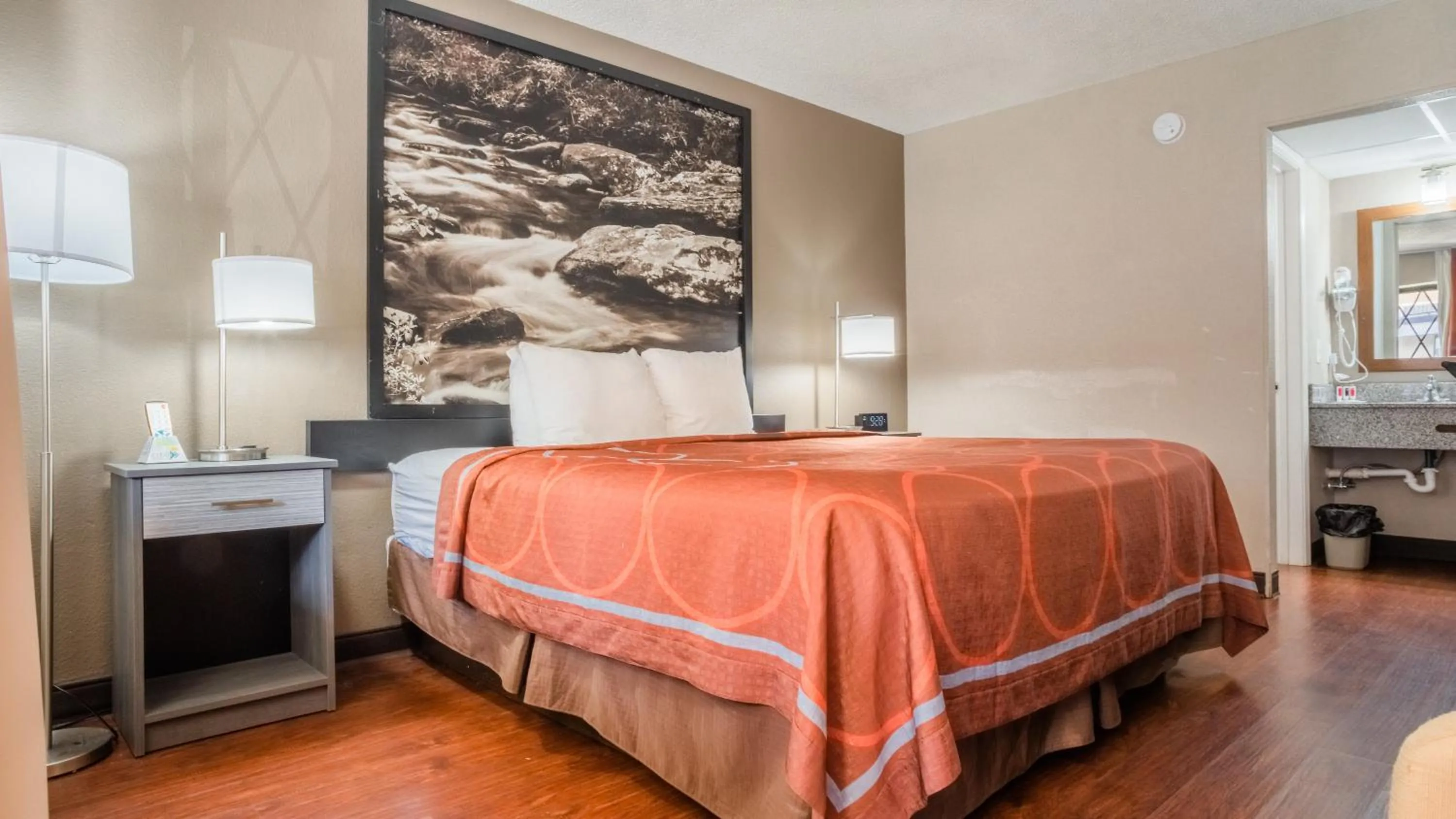 King Room - Disability Access - Non-Smoking in Super 8 by Wyndham Downtown Gatlinburg at Convention Center