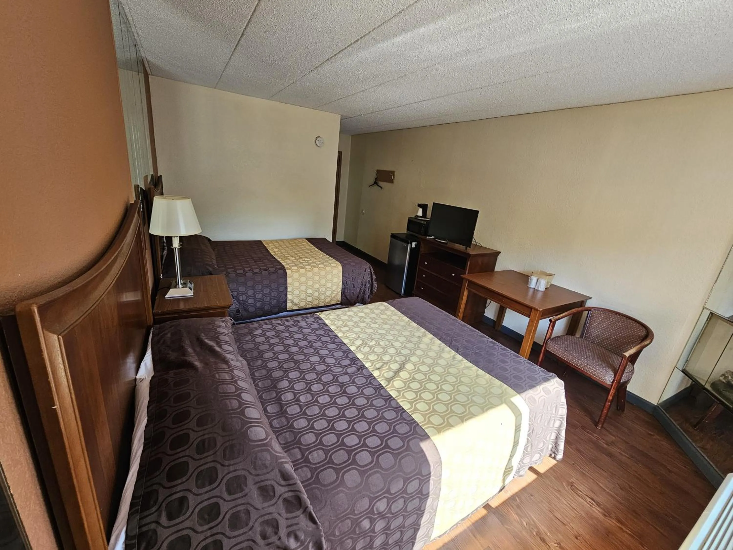 Bed in La Mirage Motor Inn
