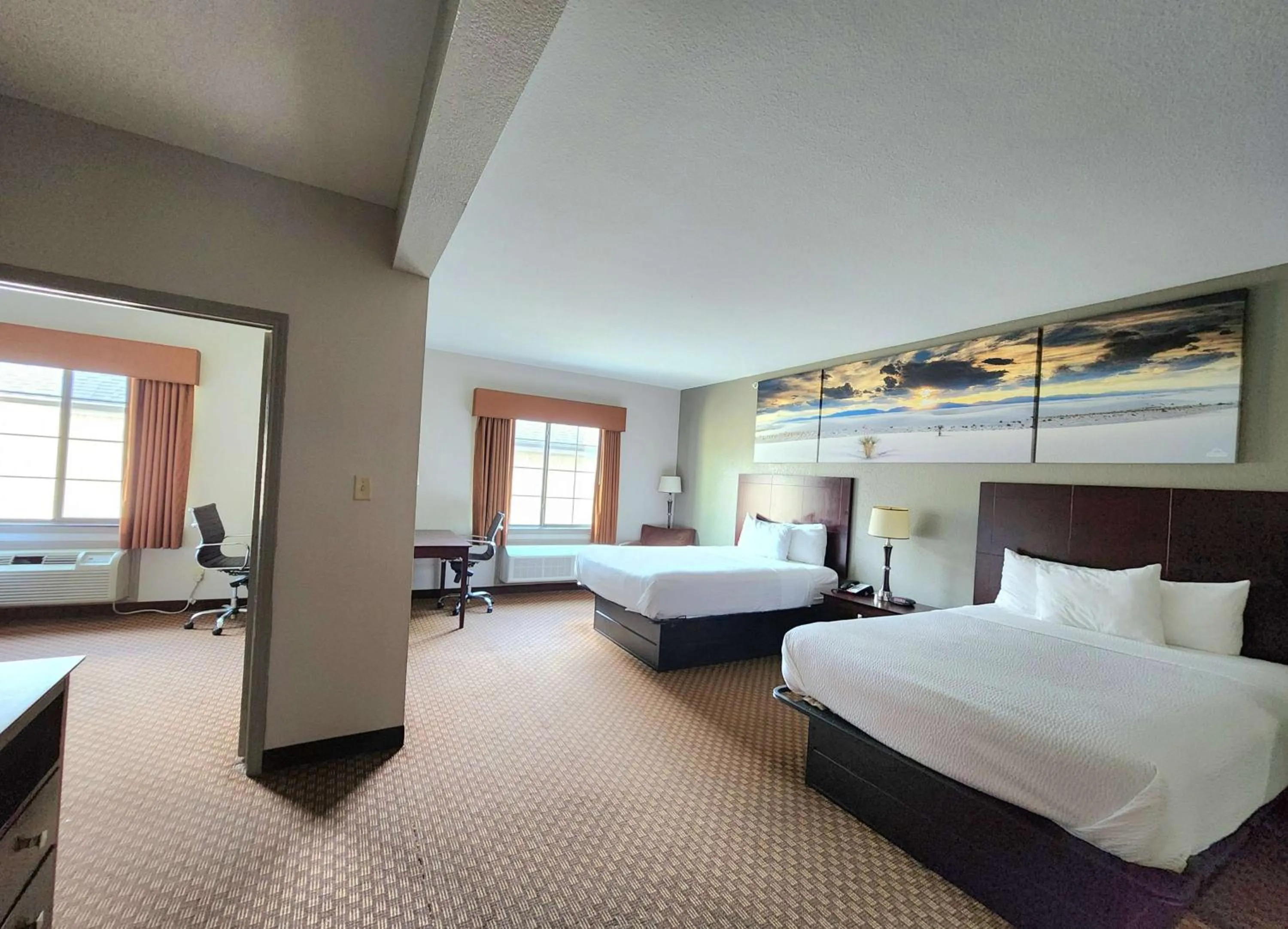 One-Bedroom Queen Suite with Kitchenette - Non-Smoking in Days Inn by Wyndham Kemah