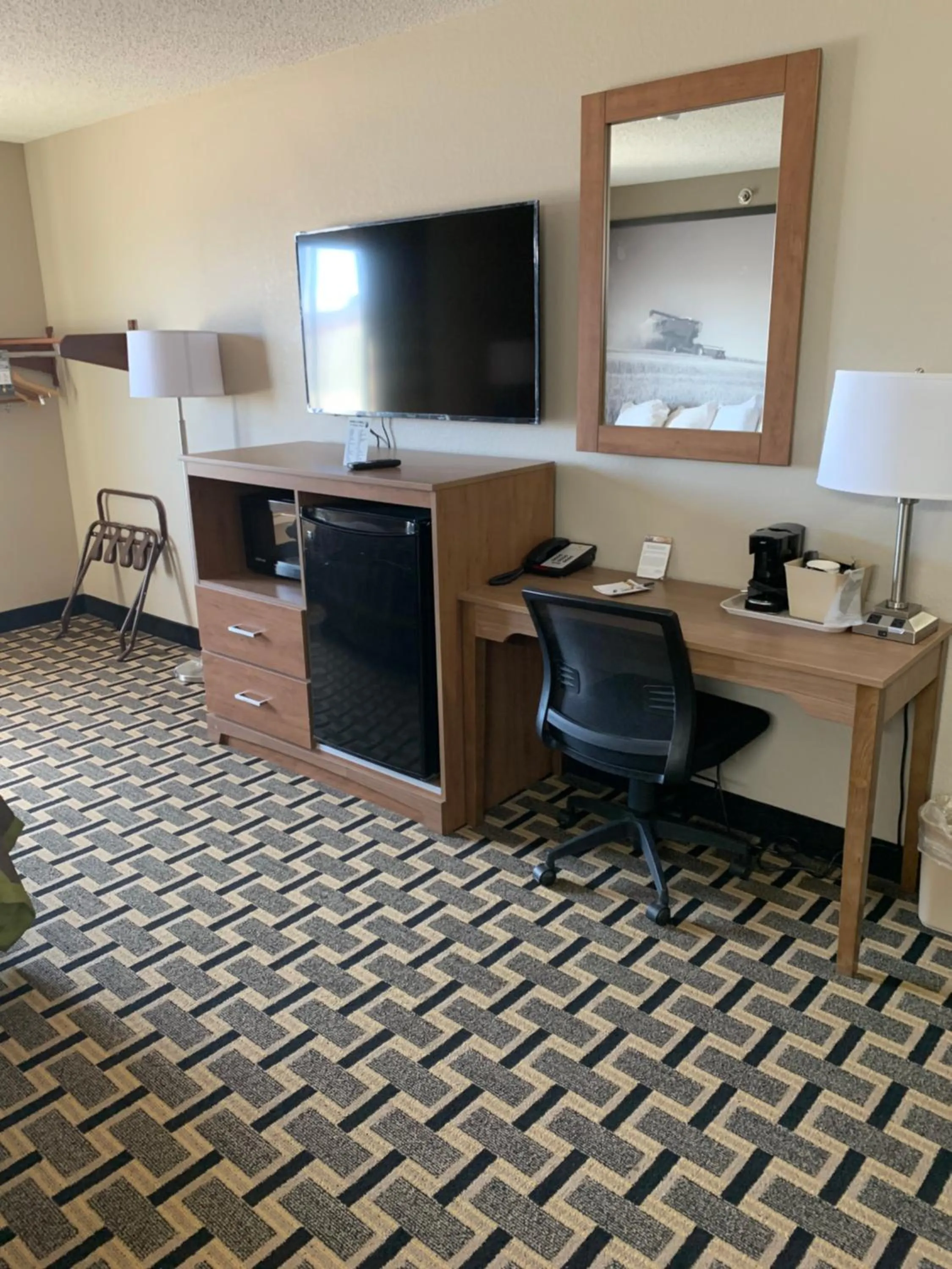 Standard Room With One King Bed - Non-Smoking in Super 8 by Wyndham O Neill NE