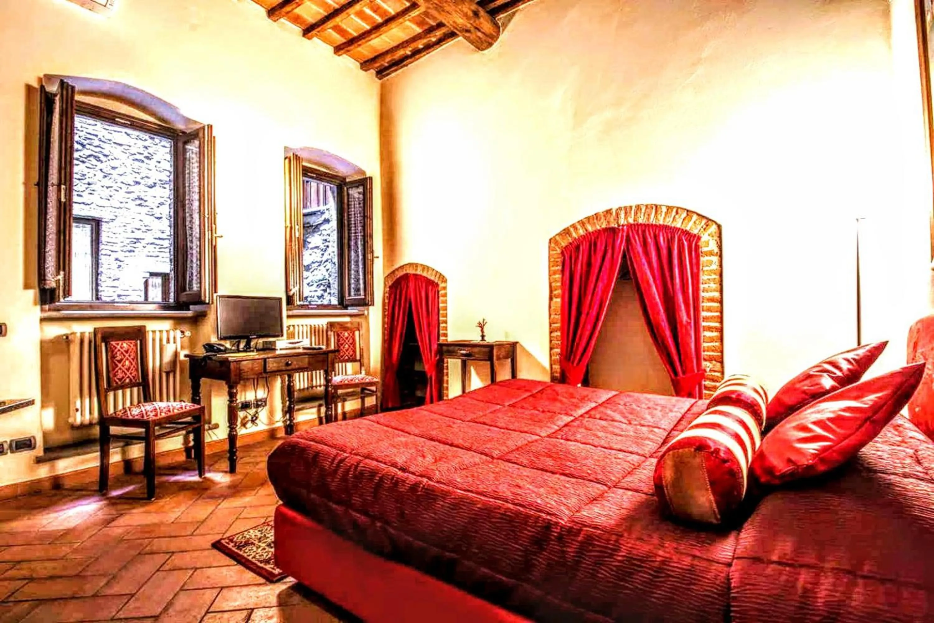 Junior Suite with Courtyard View in La Corte Del Re Suite & Rooms Arezzo