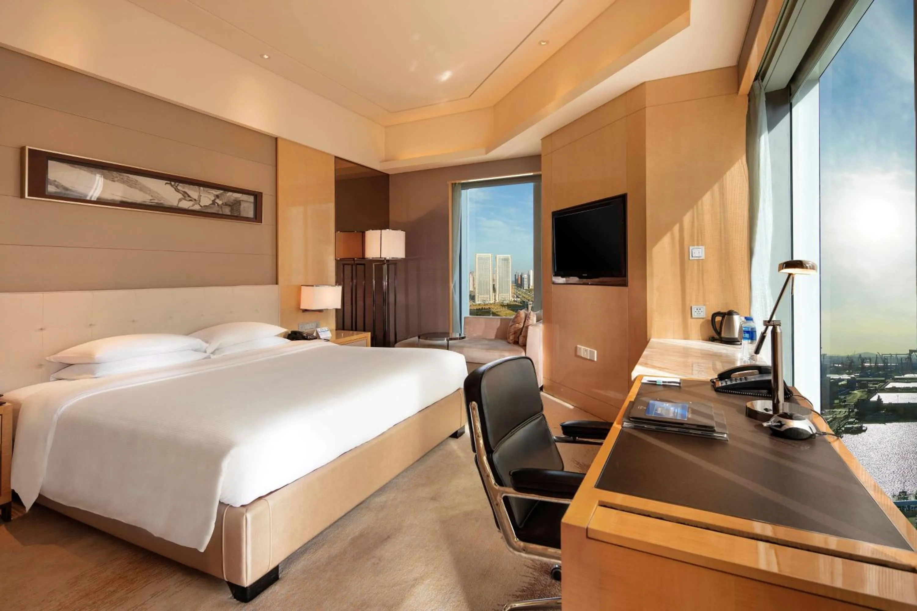 Deluxe Corner King Room in Hilton Dalian