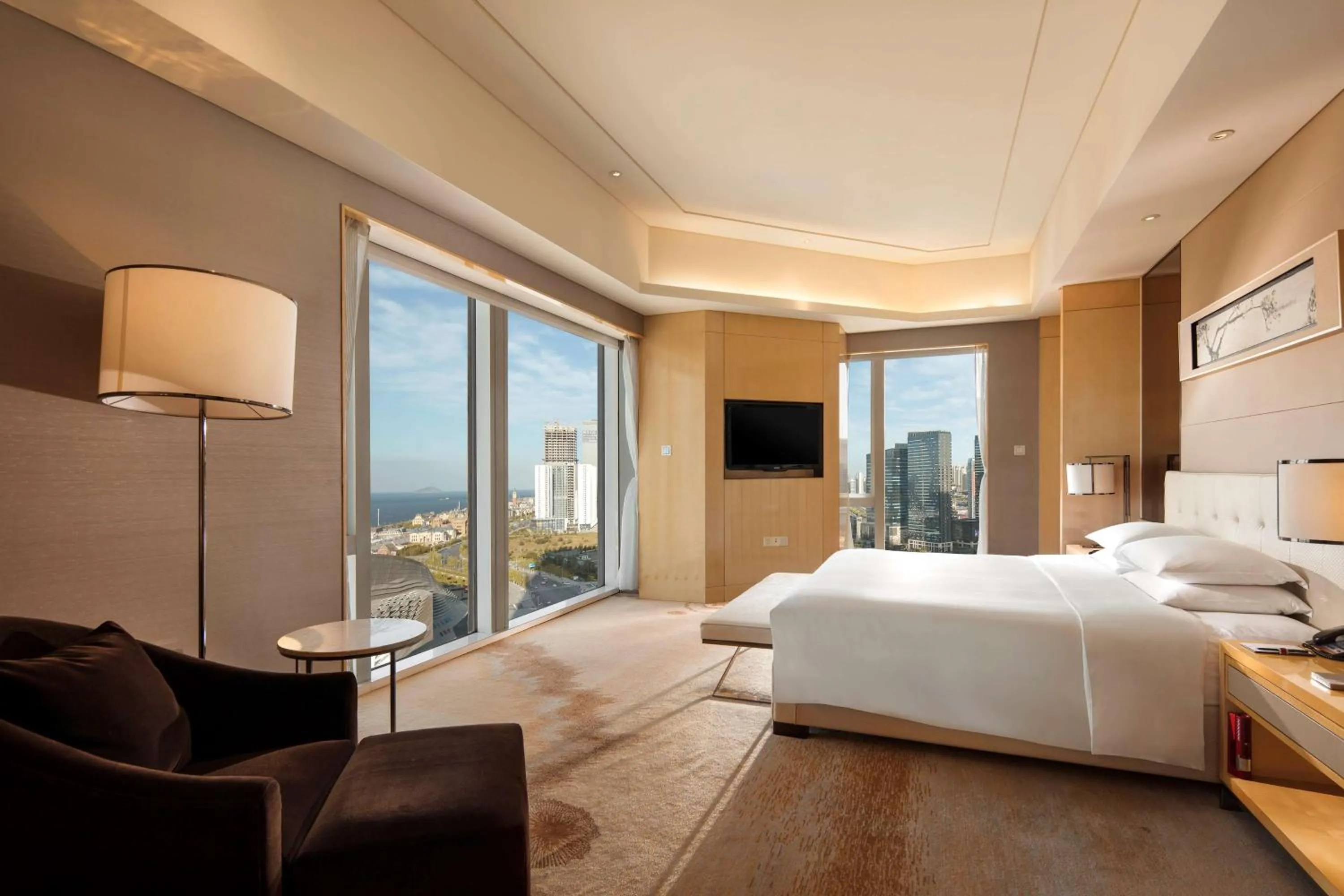 King Suite with Lounge Access in Hilton Dalian
