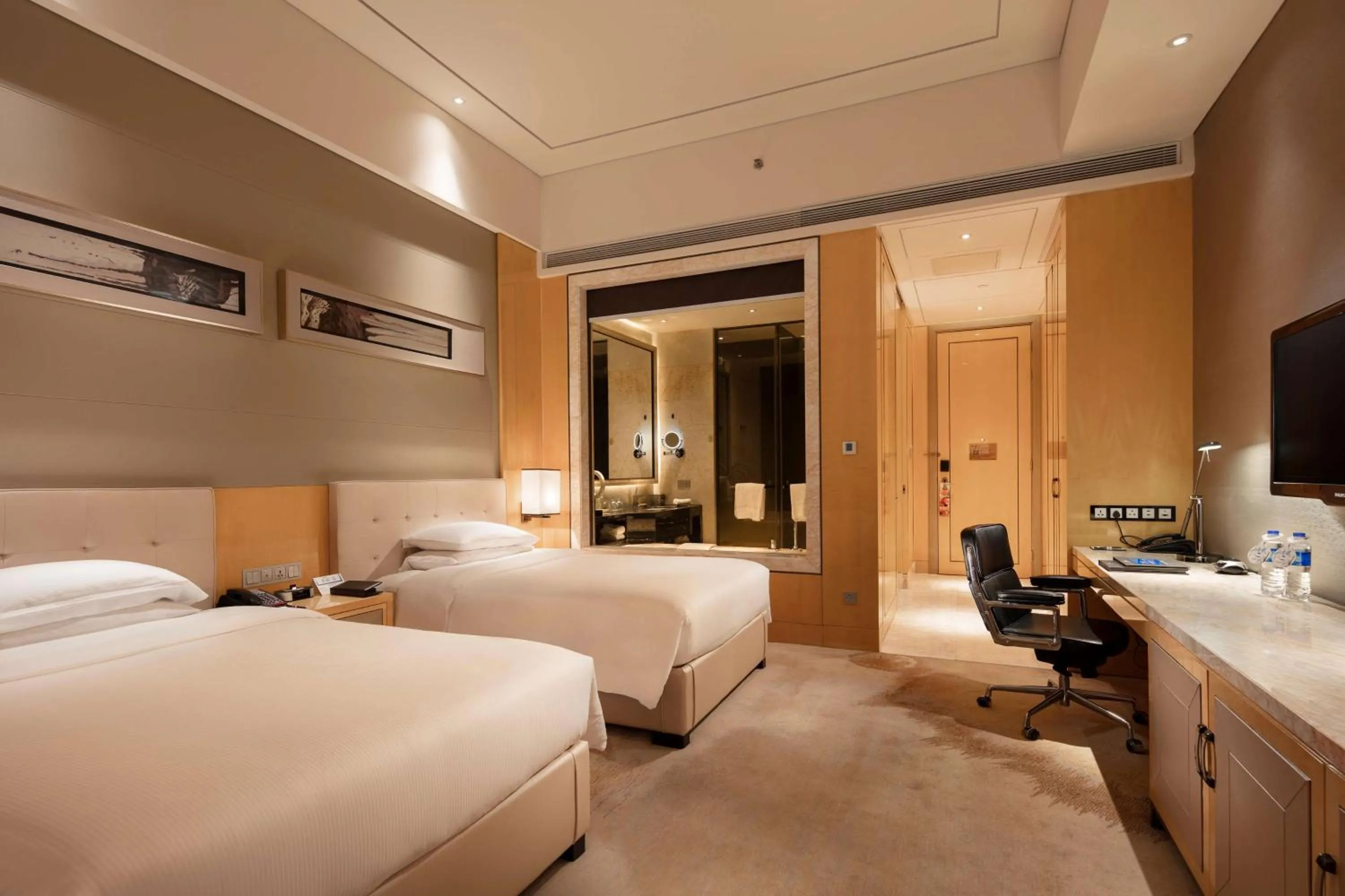 Executive Twin Room with Harbor View in Hilton Dalian