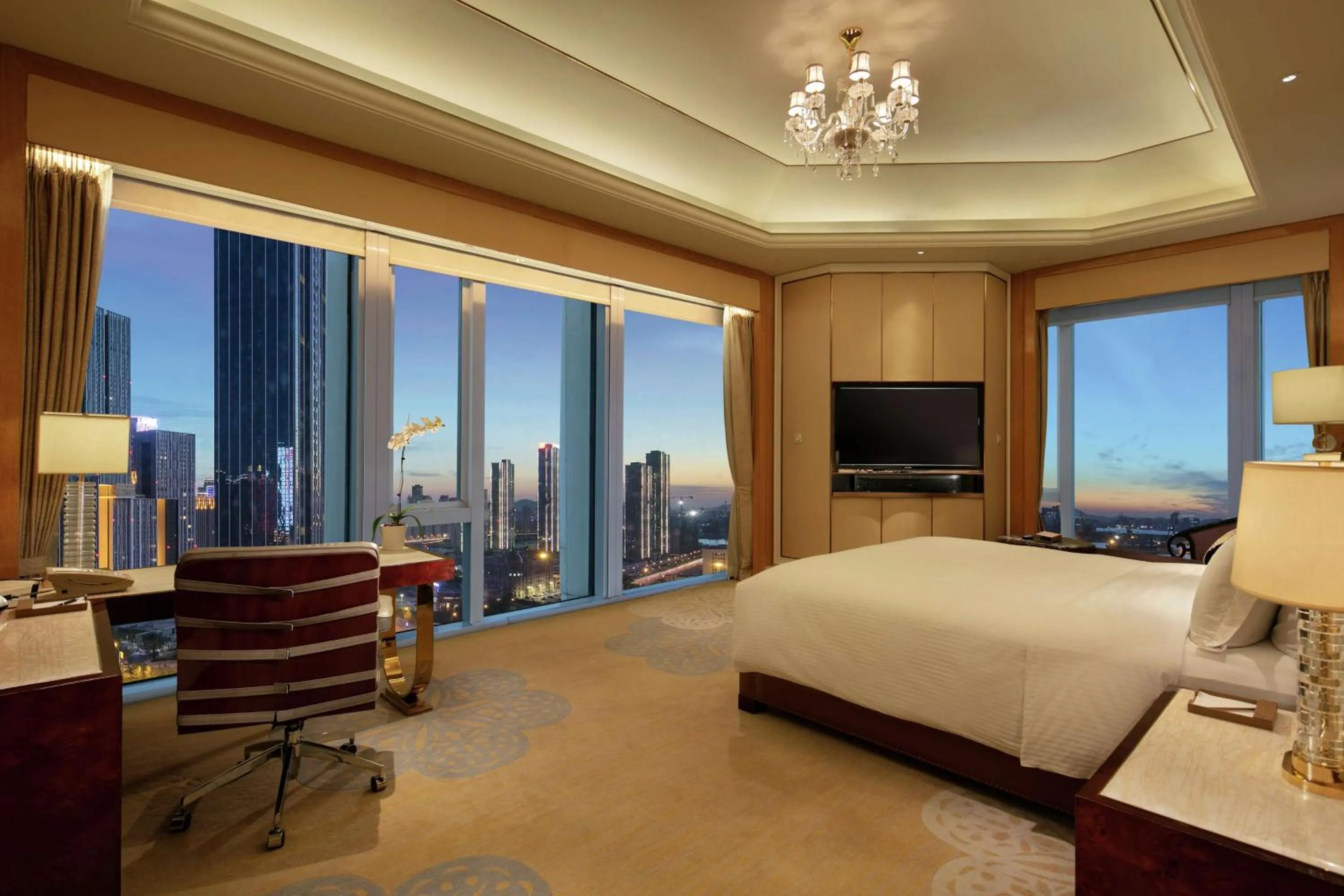 Executive Corner King Room - Lounge Access in Conrad Dalian