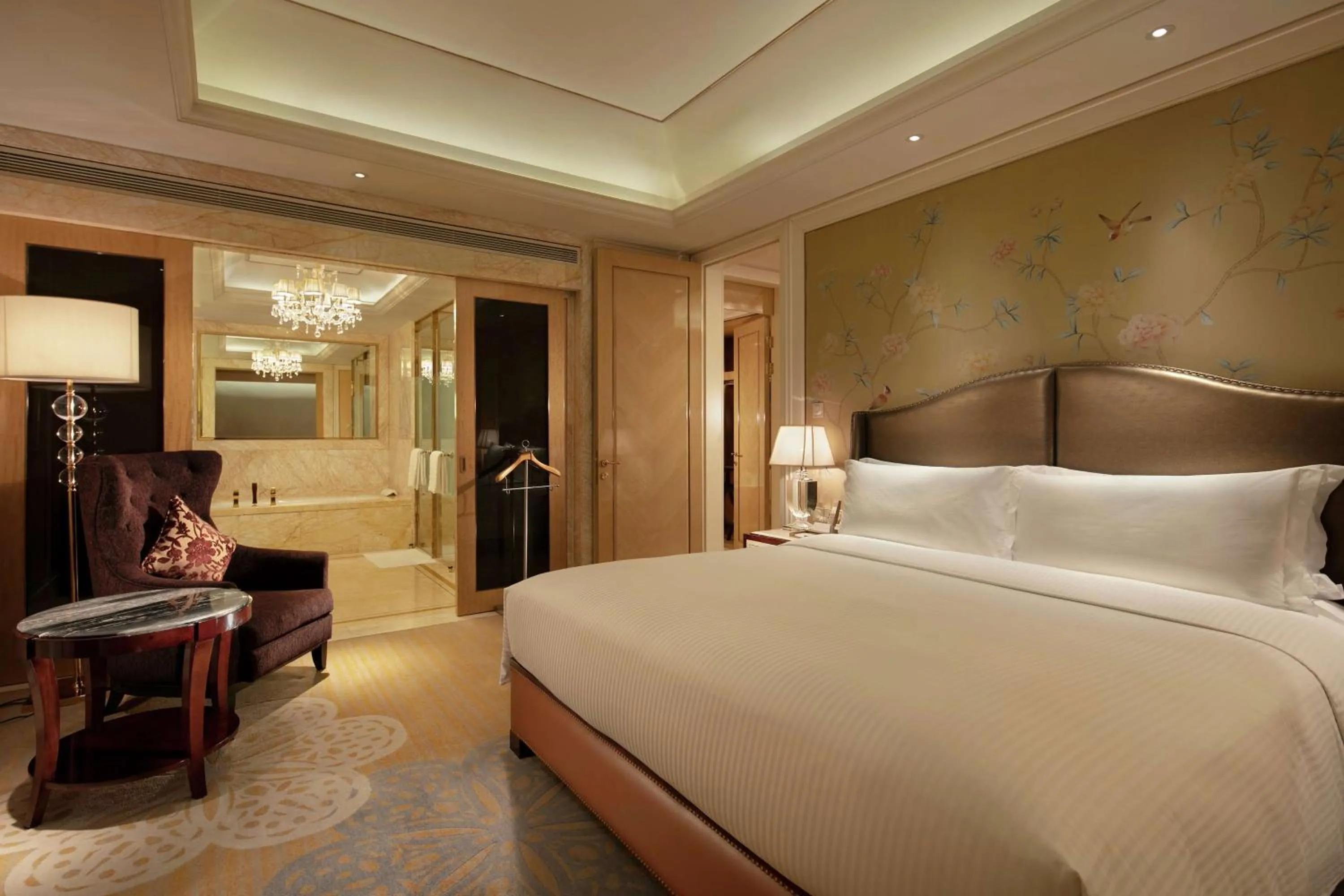 Executive King Suite - Lounge Access in Conrad Dalian