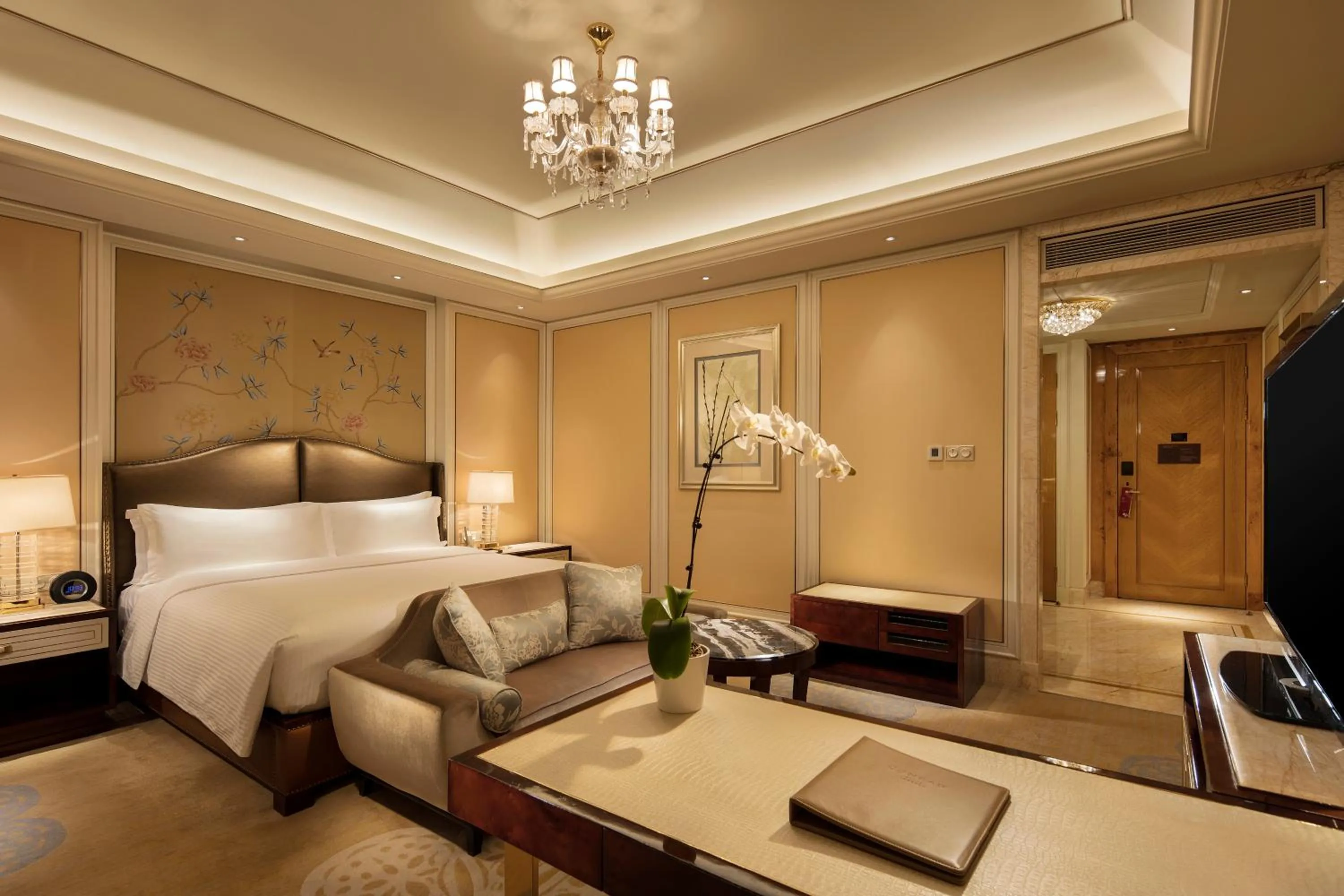 Executive King Room with Ocean View in Conrad Dalian