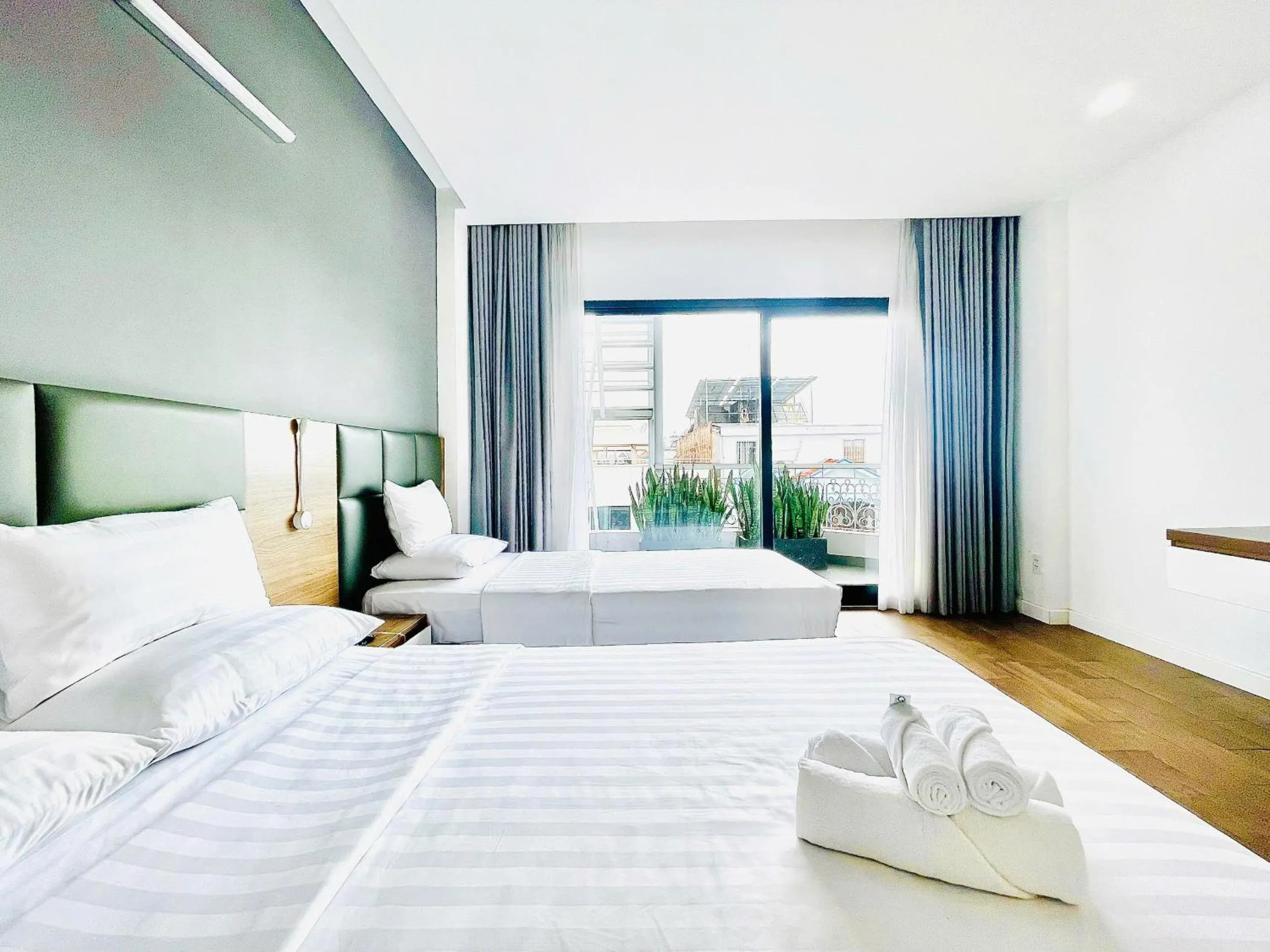 Grand Twin Room with City View in Royal Dragon Boutique Hotel Tan Binh